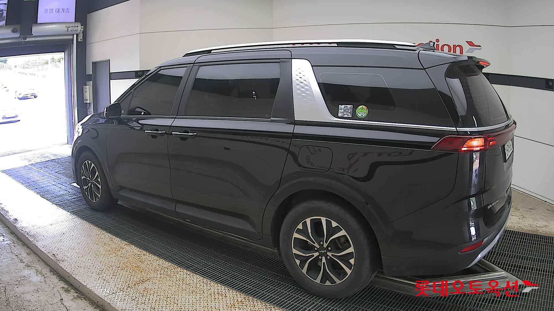 2023 - kia carnival
