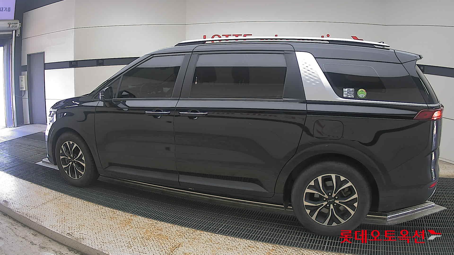 2023 - kia carnival