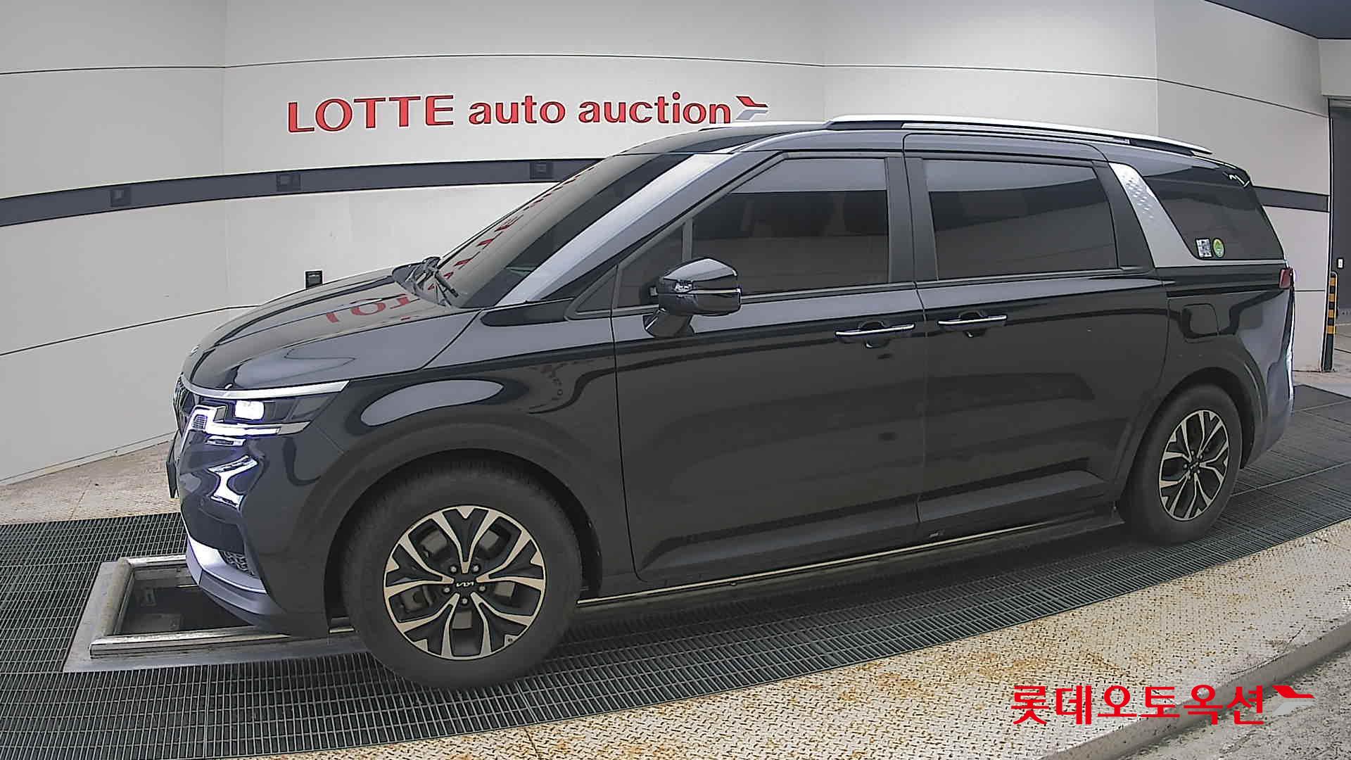 2023 - kia carnival