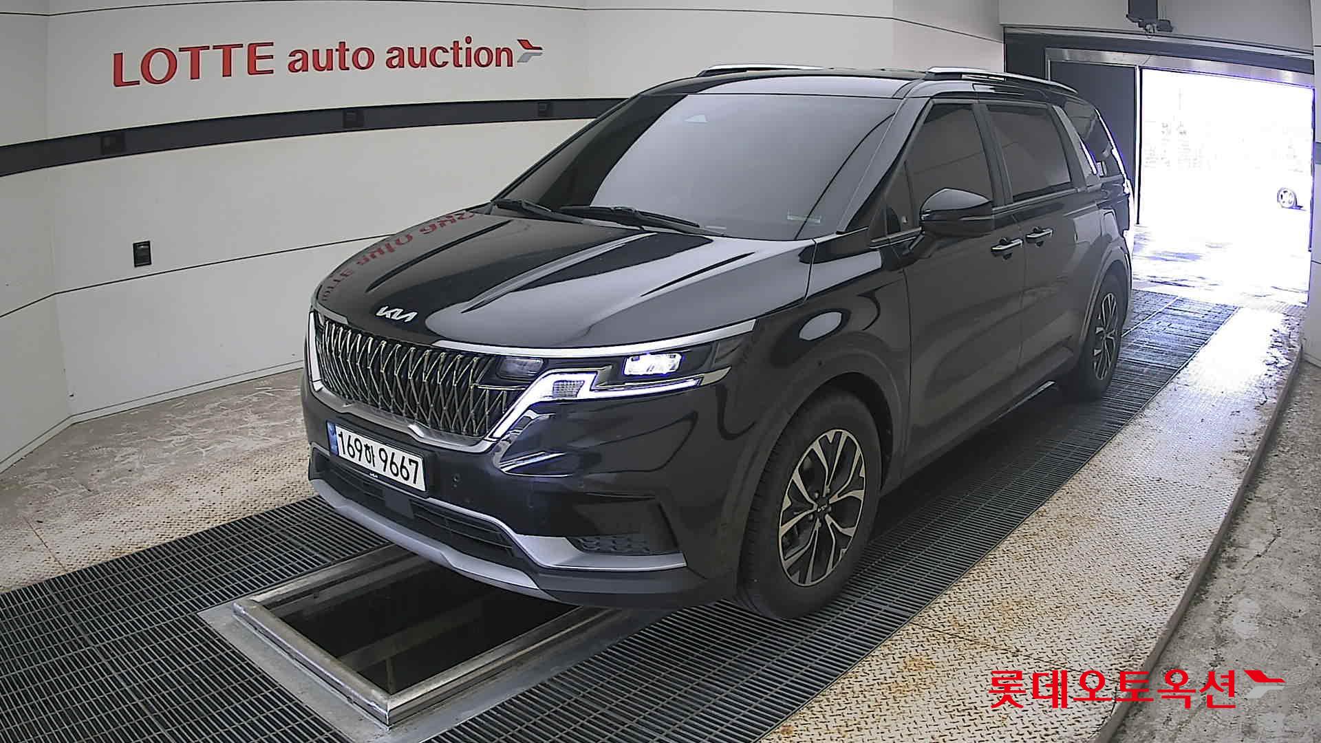 2023 - kia carnival