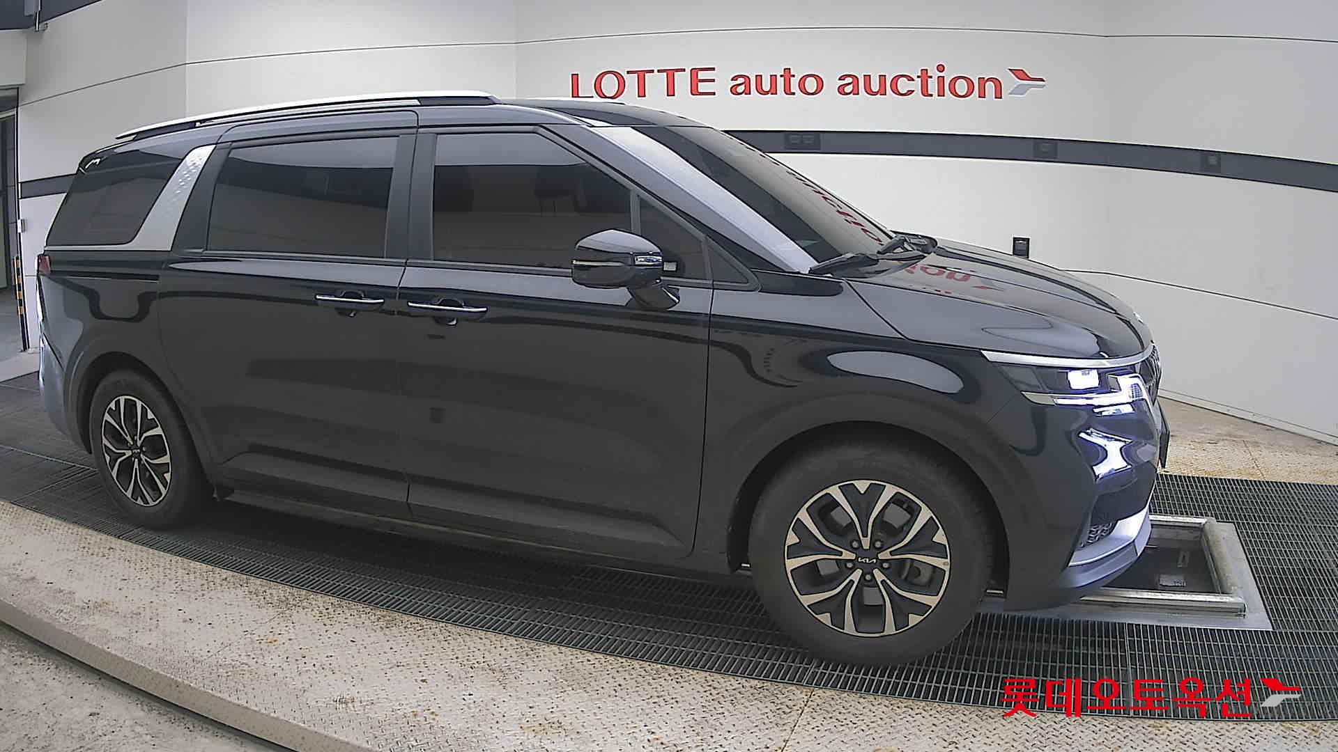 2023 - kia carnival