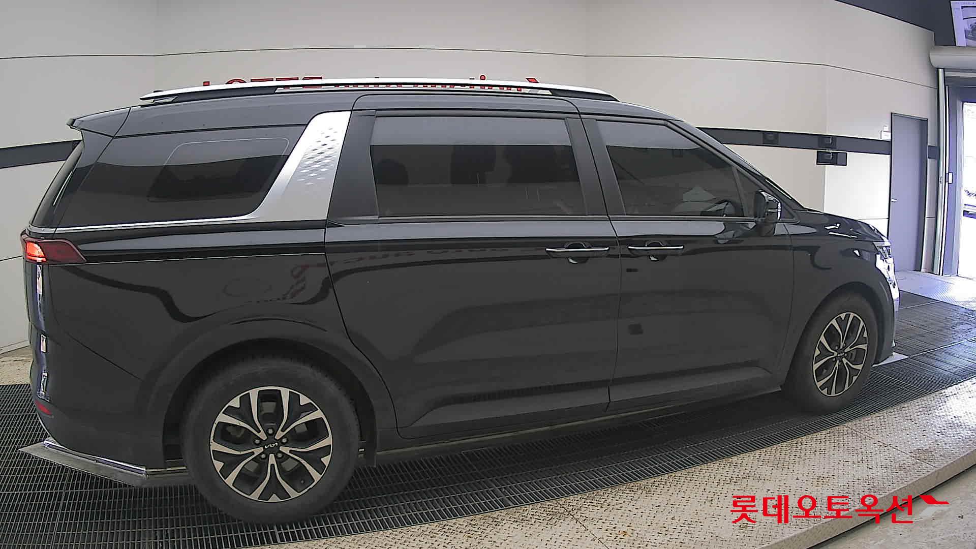 2023 - kia carnival