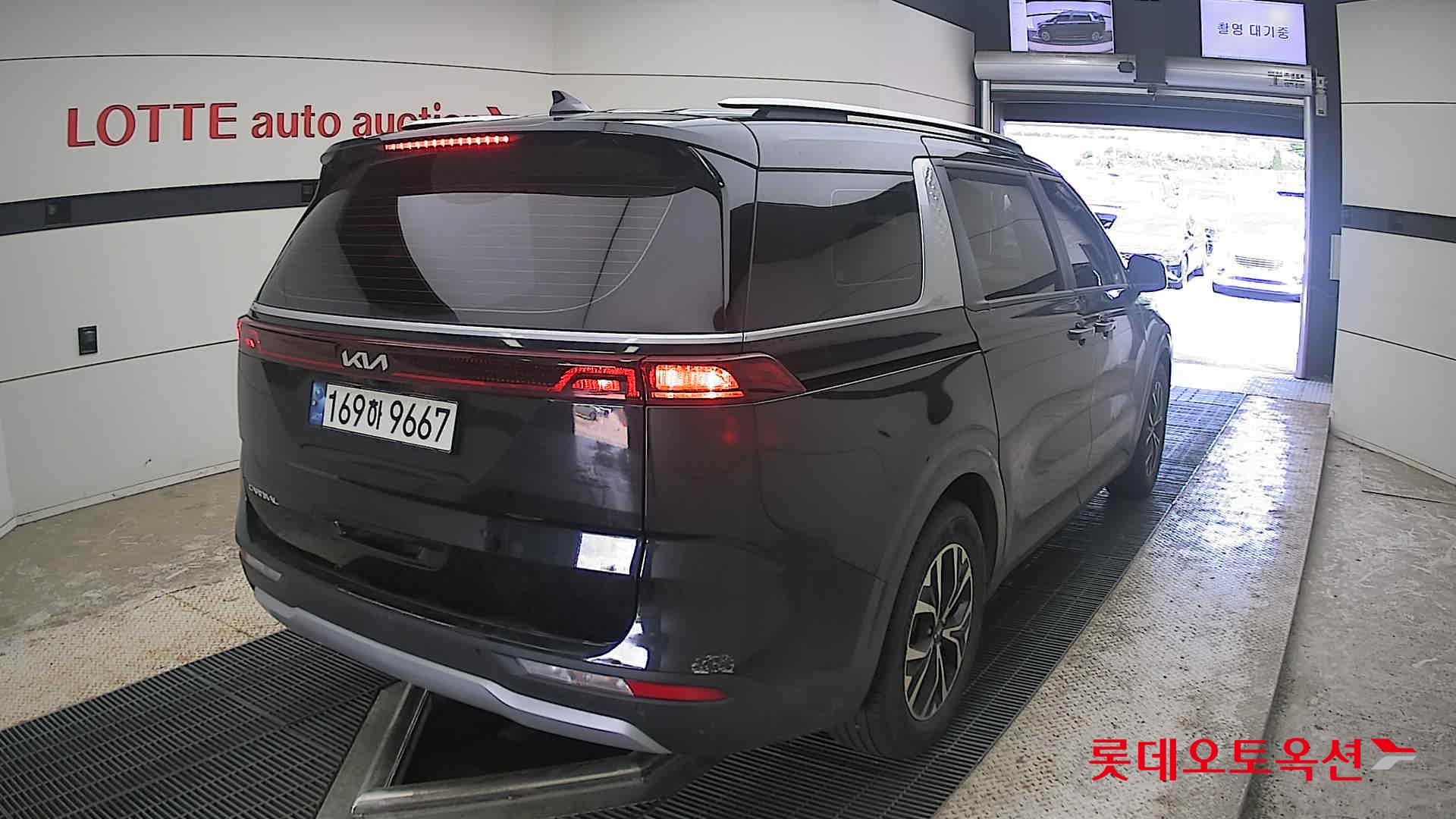 2023 - kia carnival