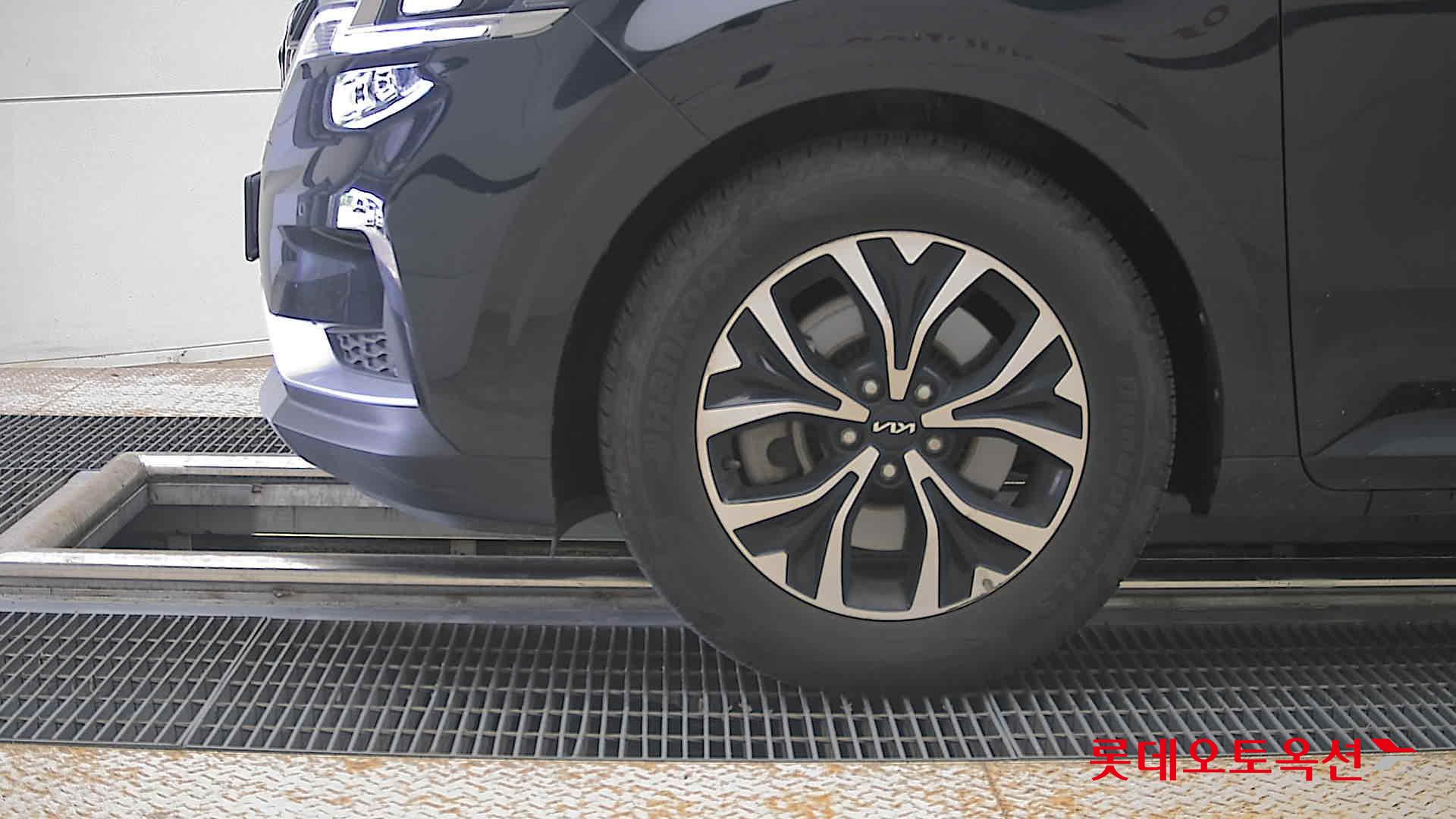 2023 - kia carnival