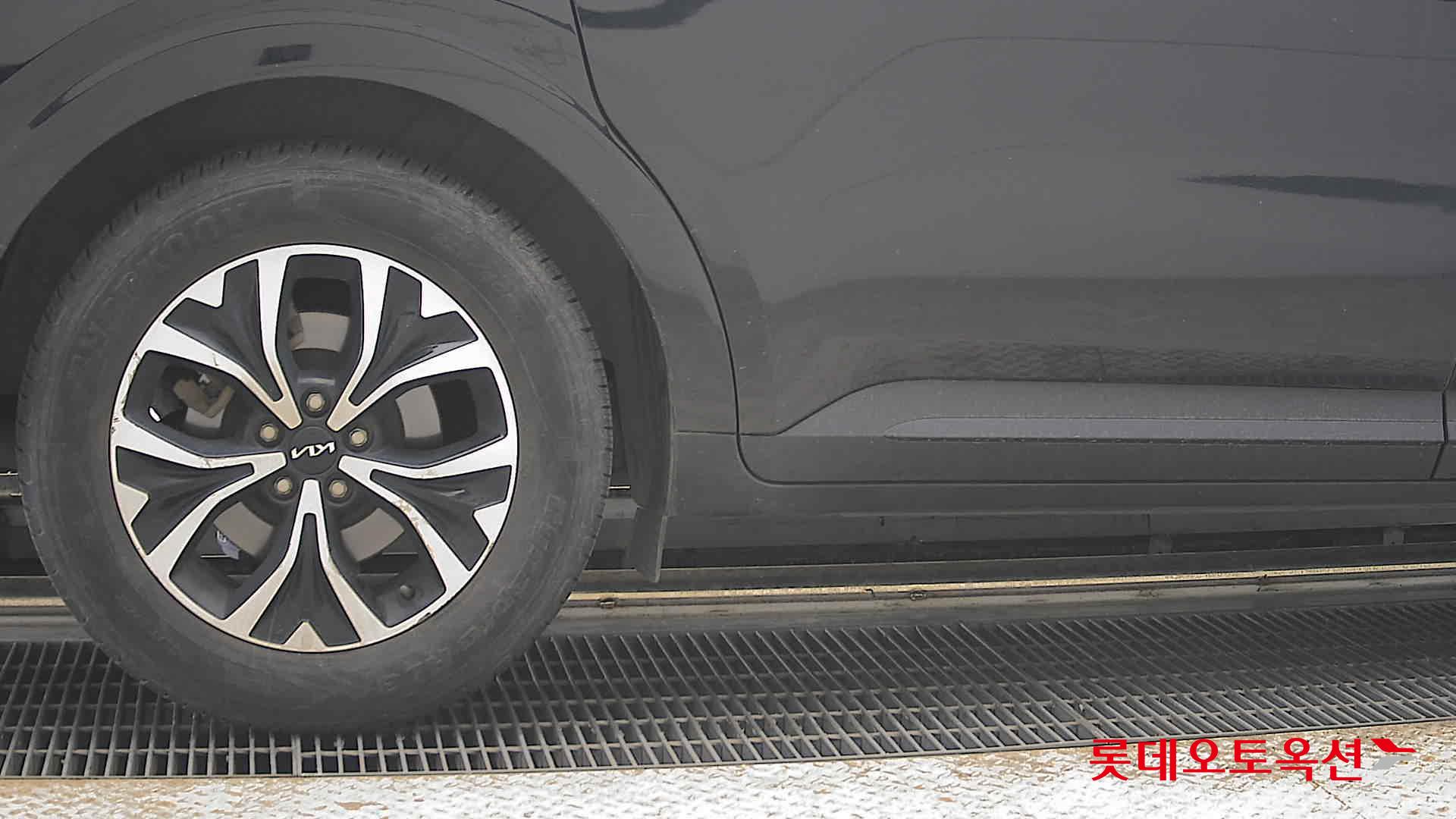 2023 - kia carnival