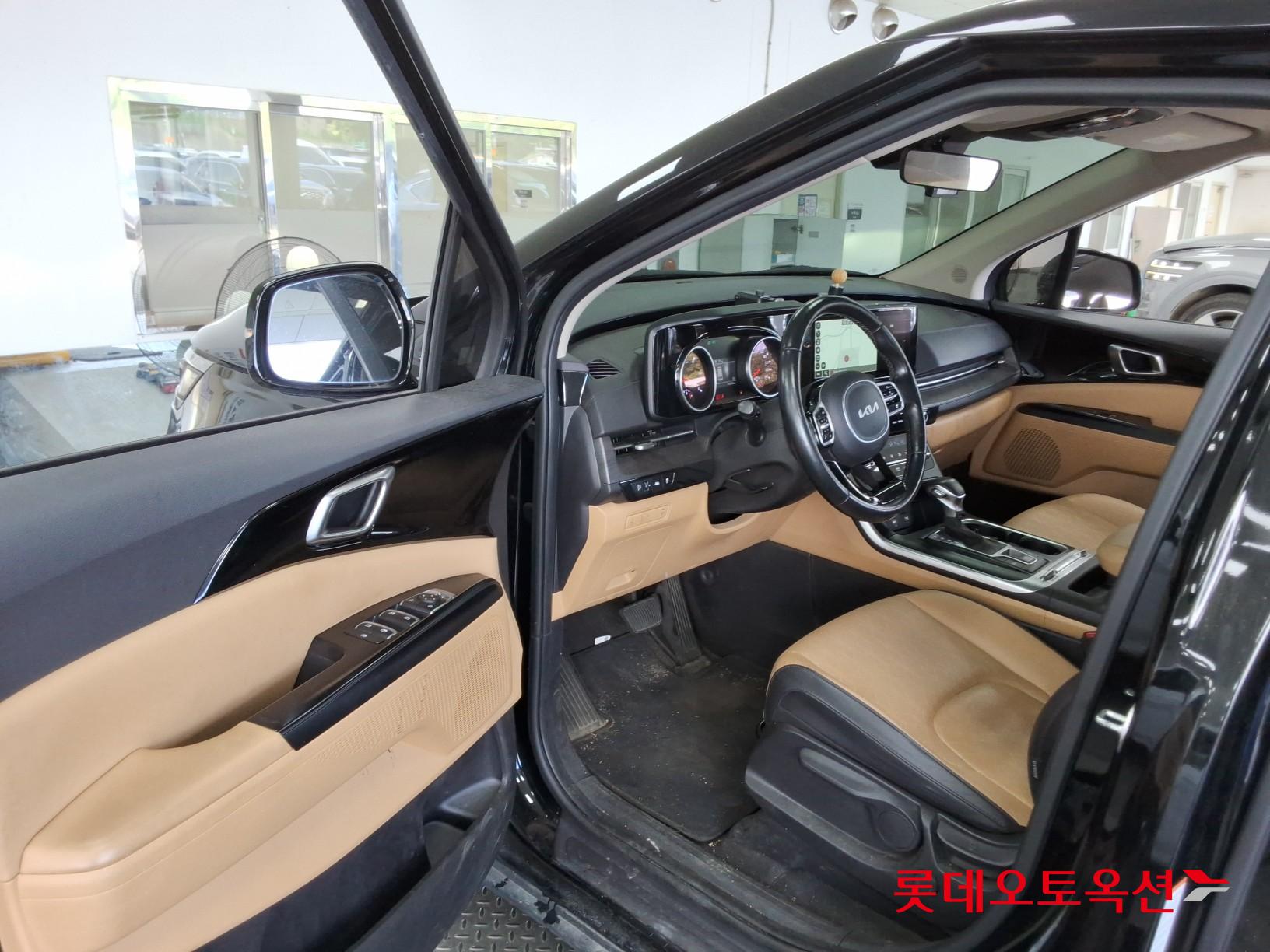2023 - kia carnival