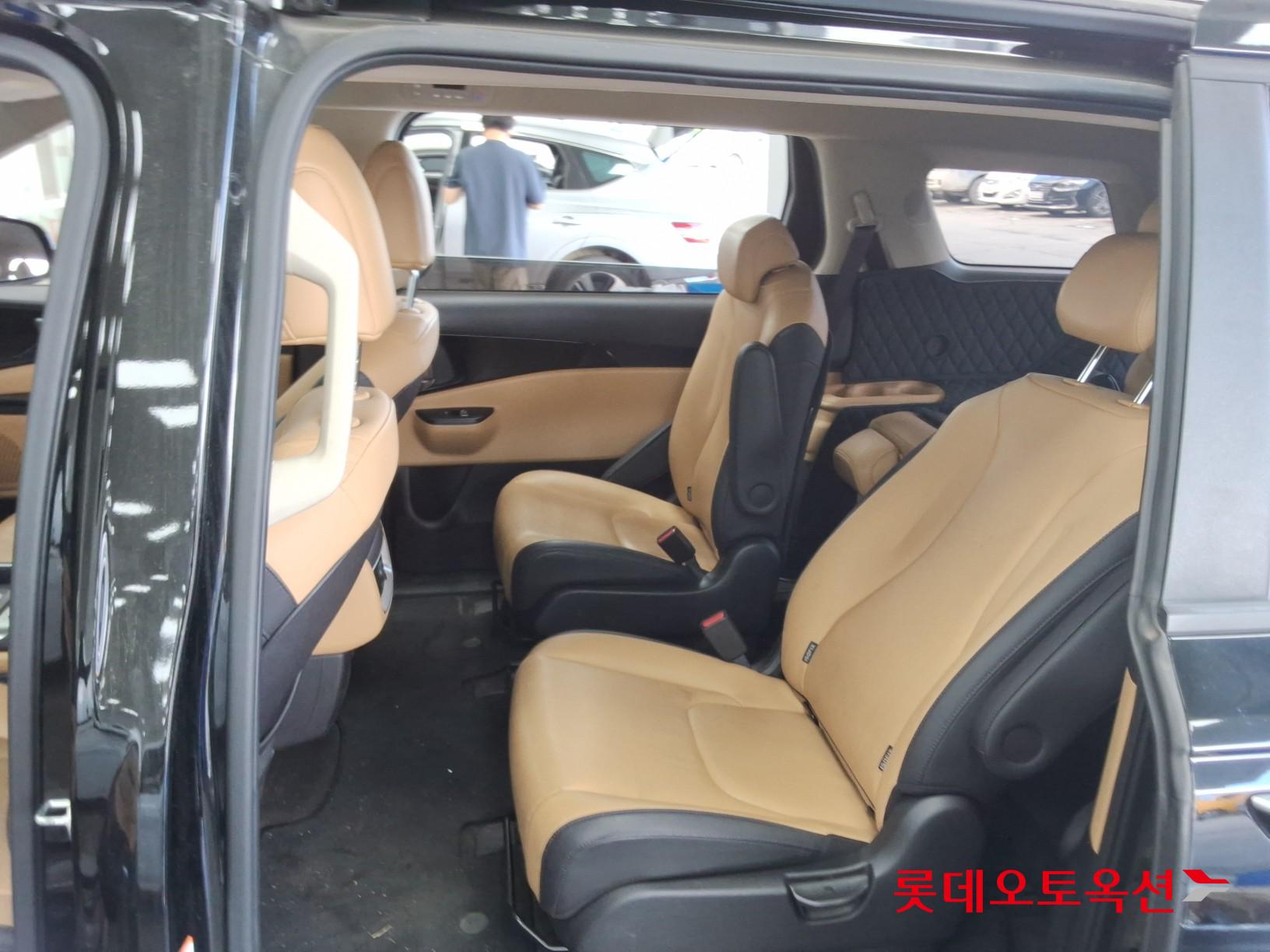 2023 - kia carnival