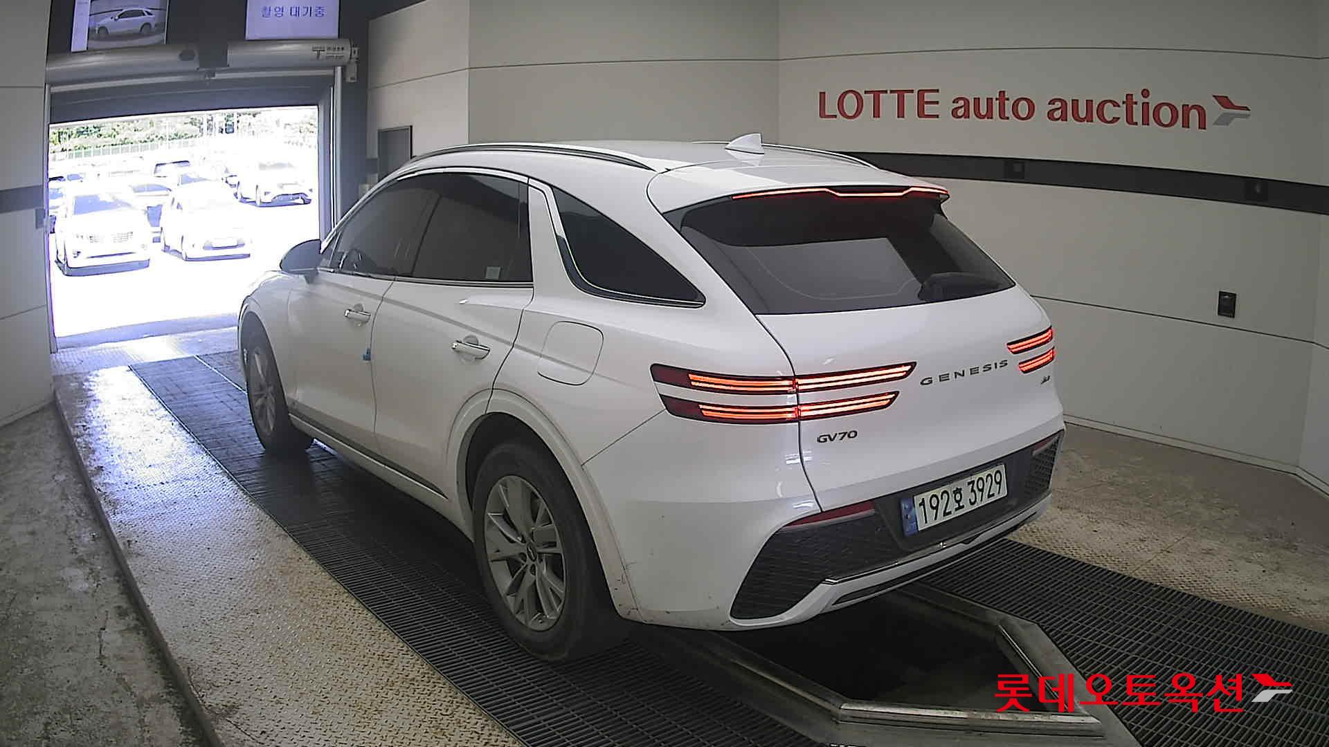 2023 - genesis gv70