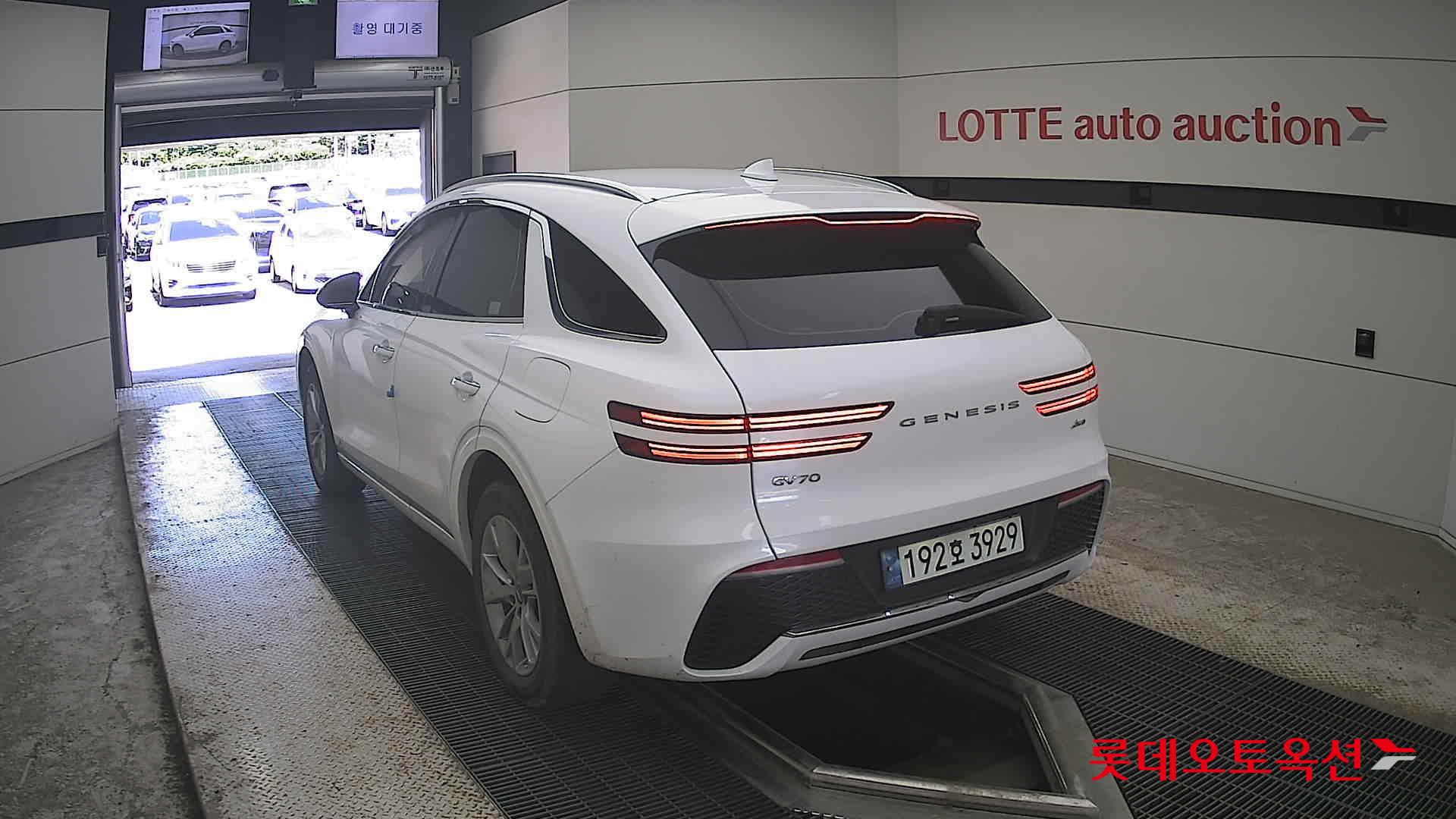 2023 - genesis gv70