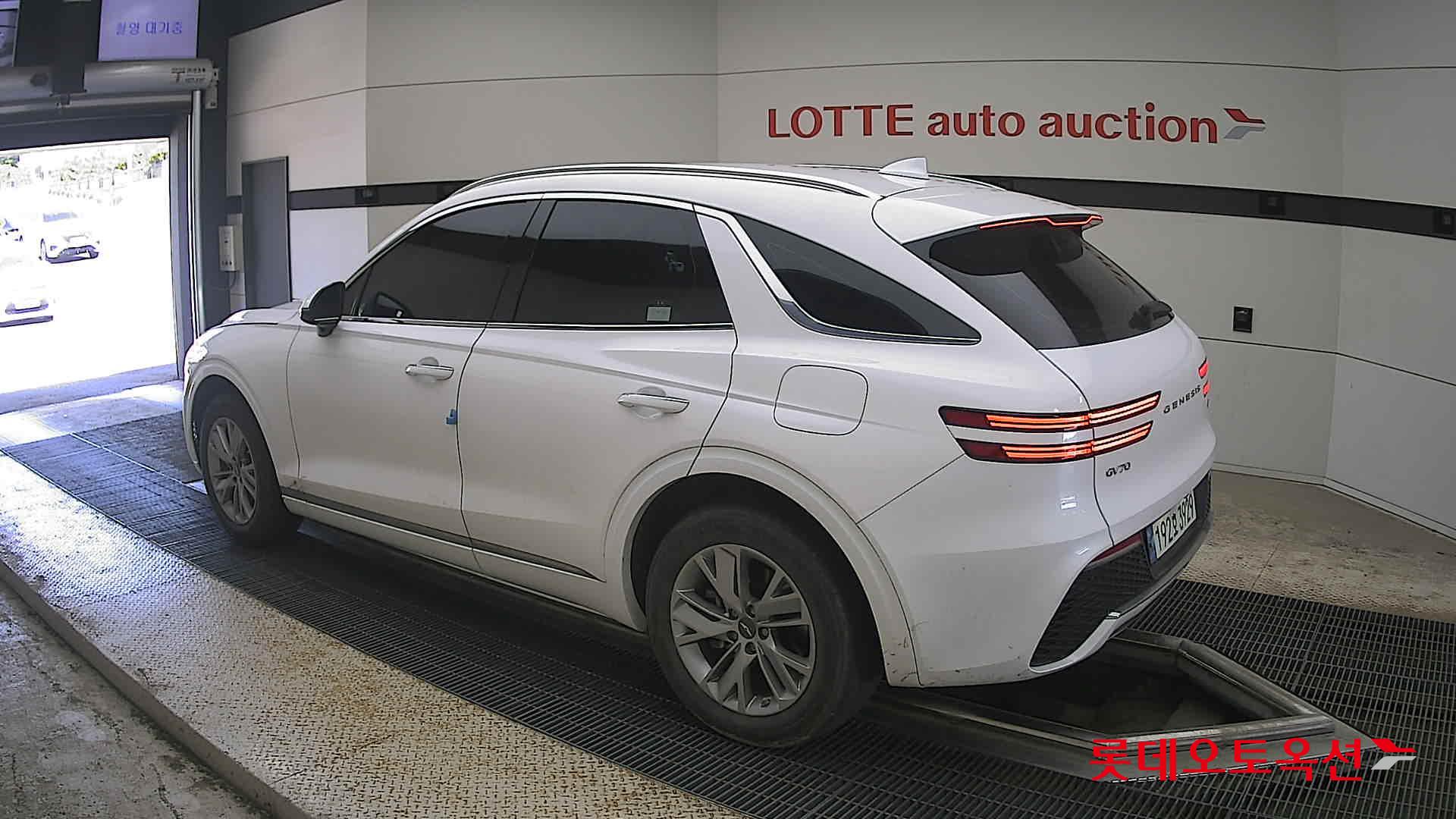 2023 - genesis gv70