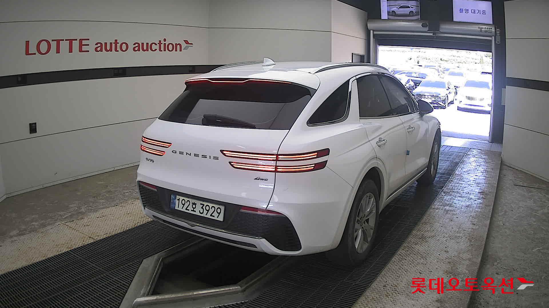 2023 - genesis gv70