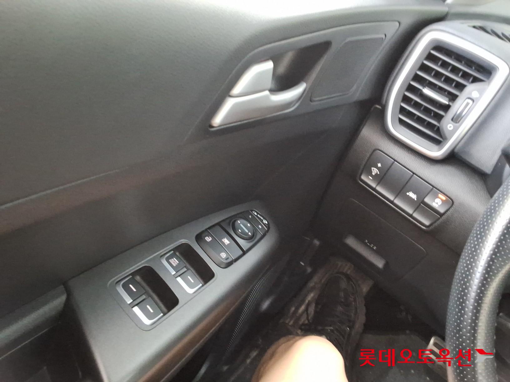 2021 - kia sportage