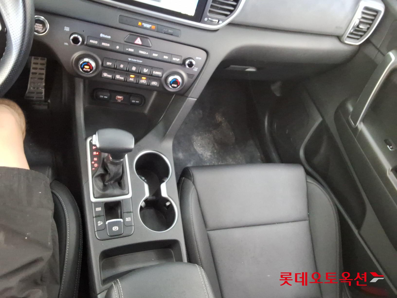 2021 - kia sportage