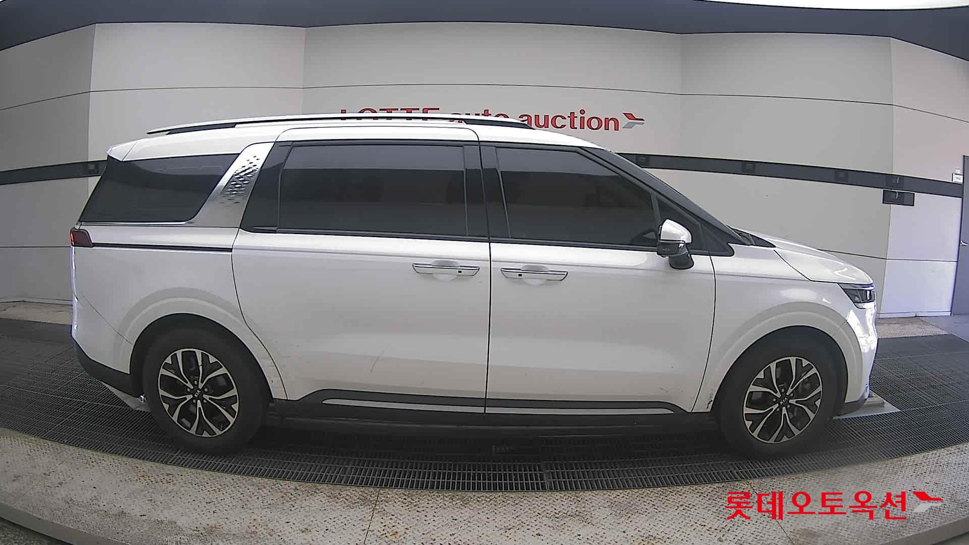 2021 - kia carnival