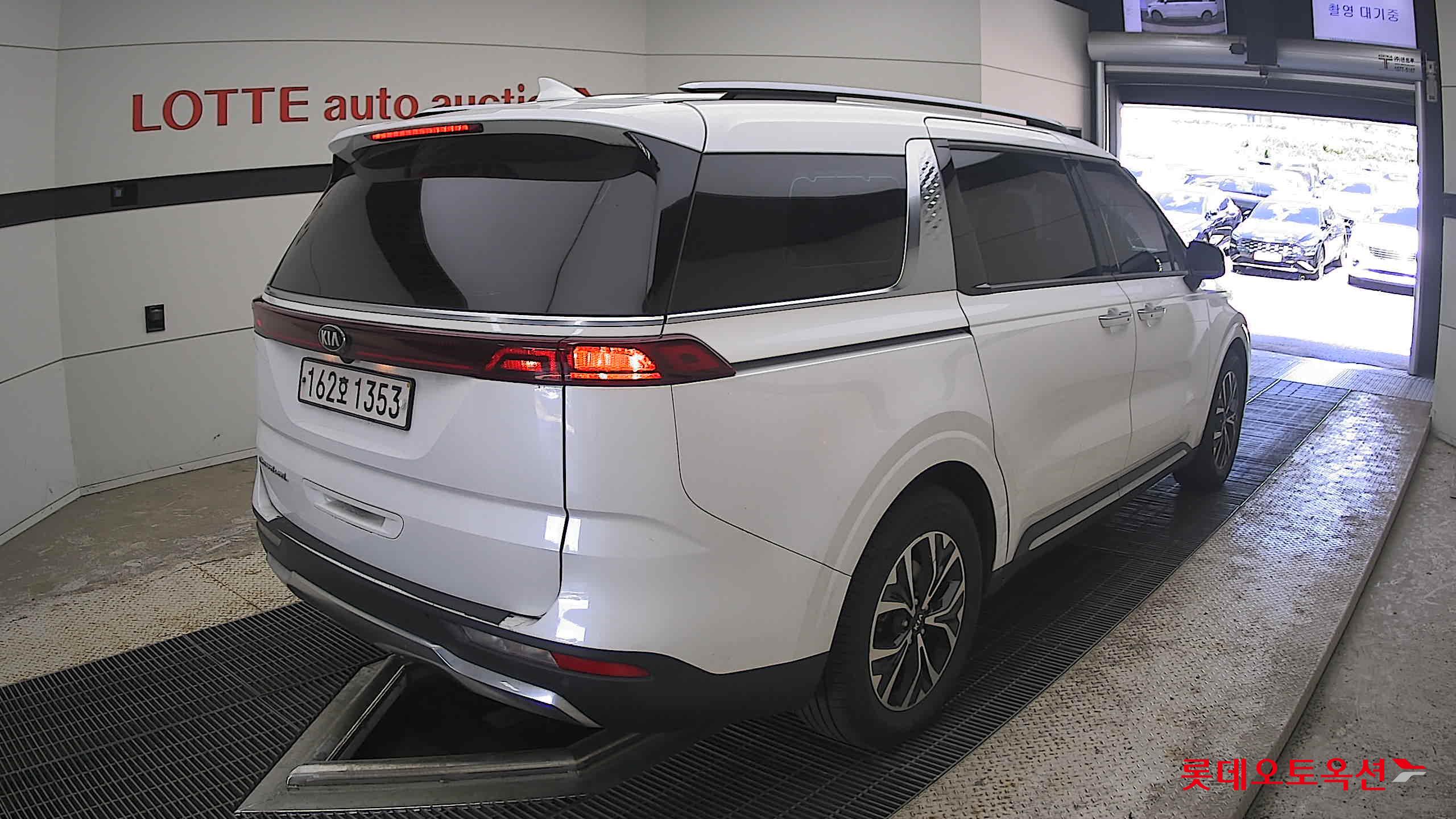 2021 - kia carnival
