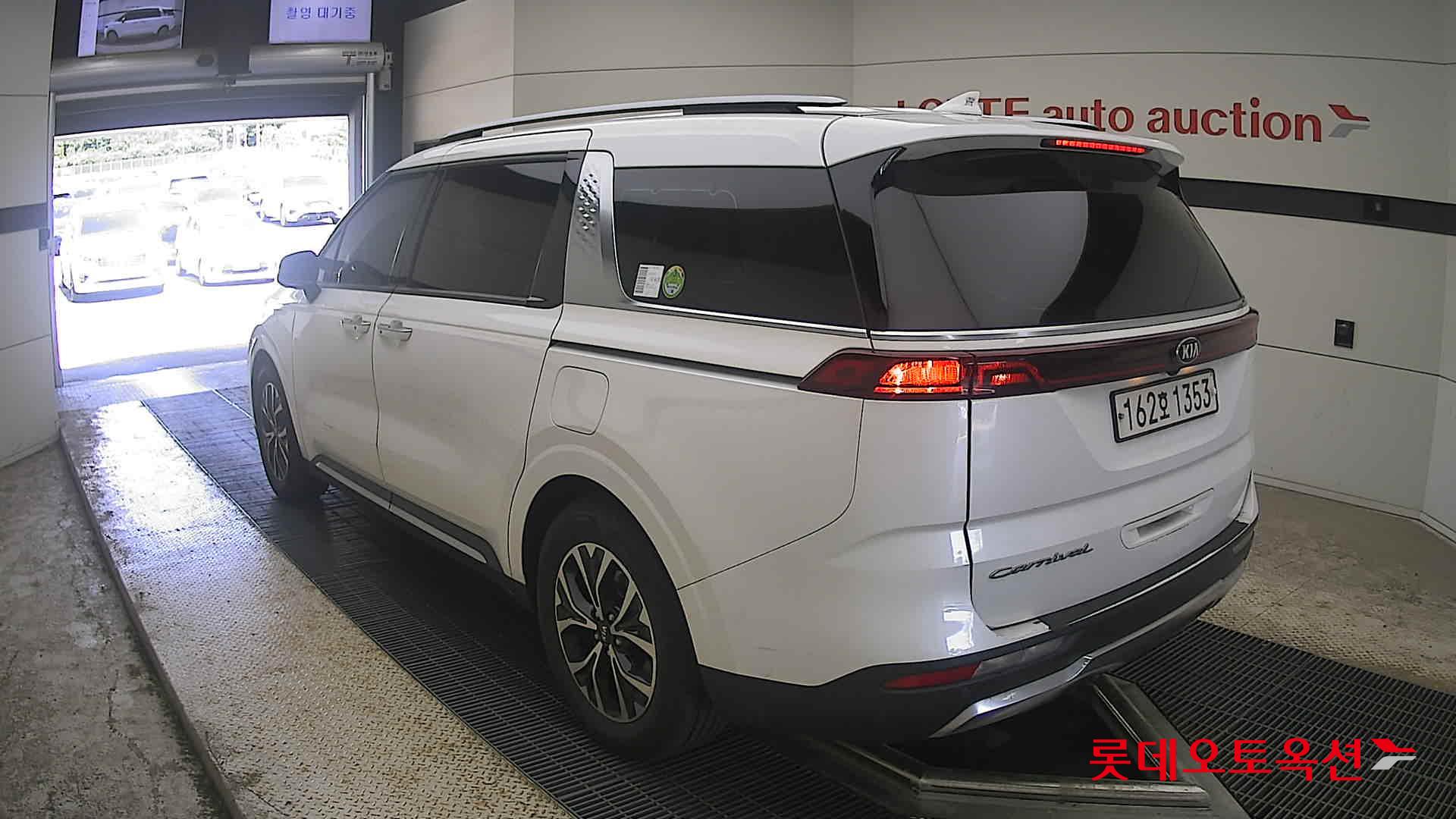 2021 - kia carnival