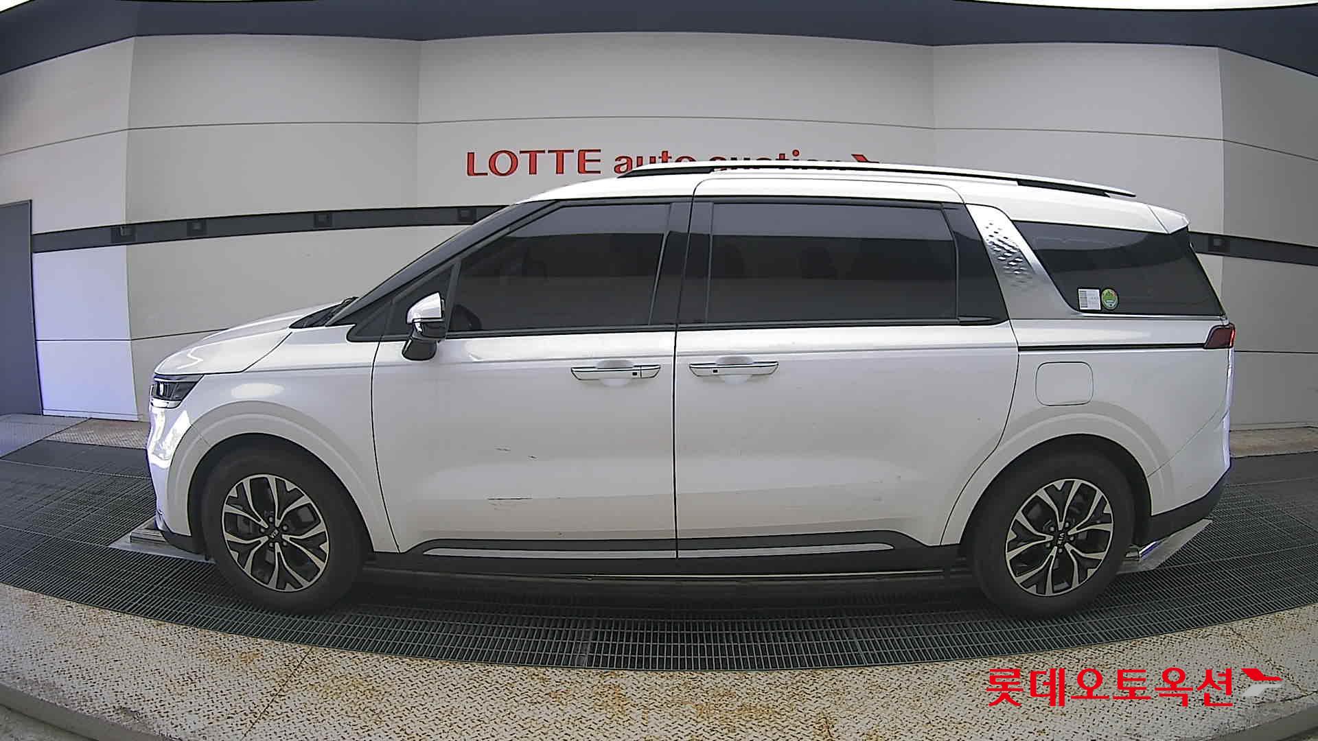2021 - kia carnival