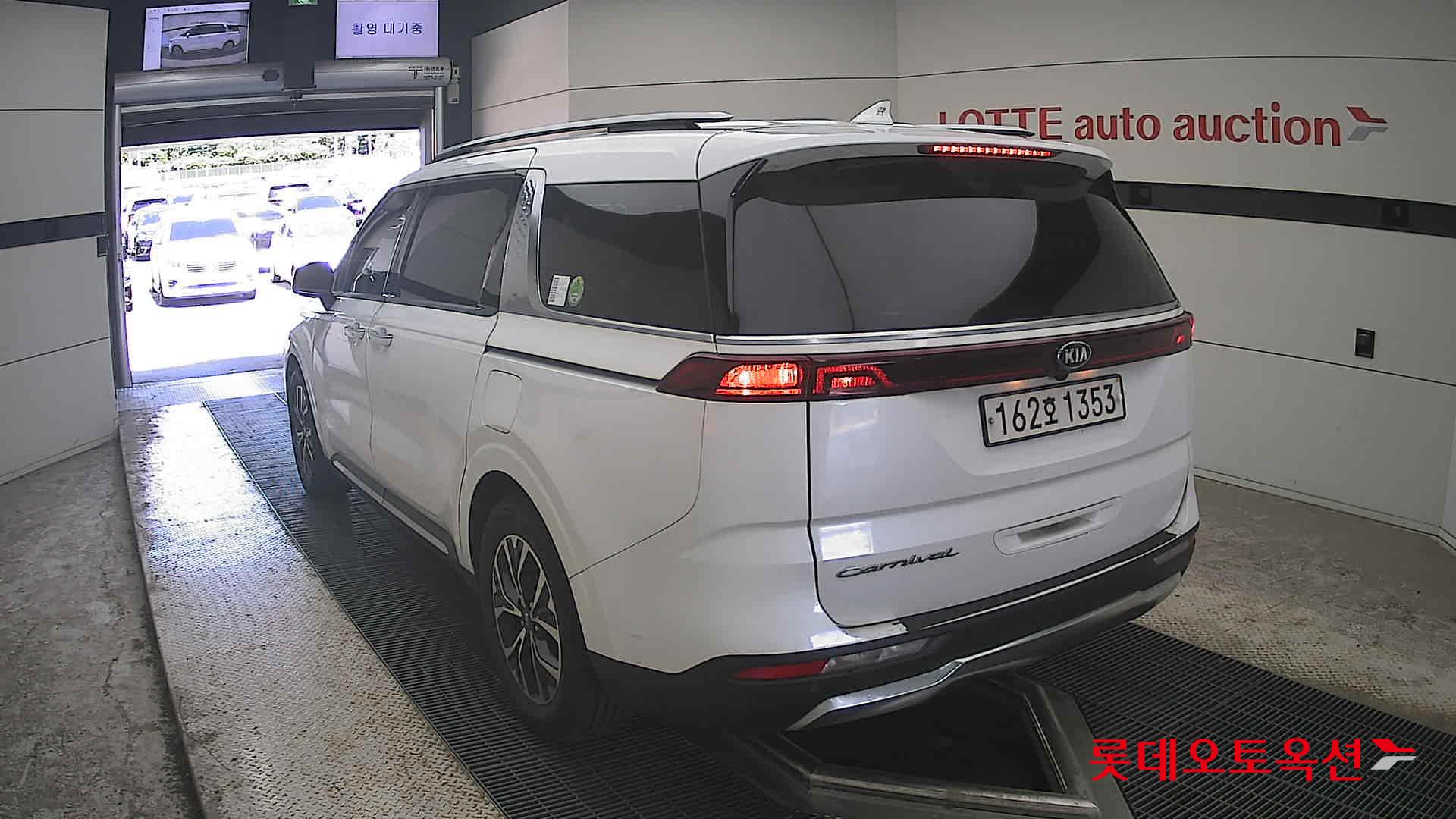 2021 - kia carnival