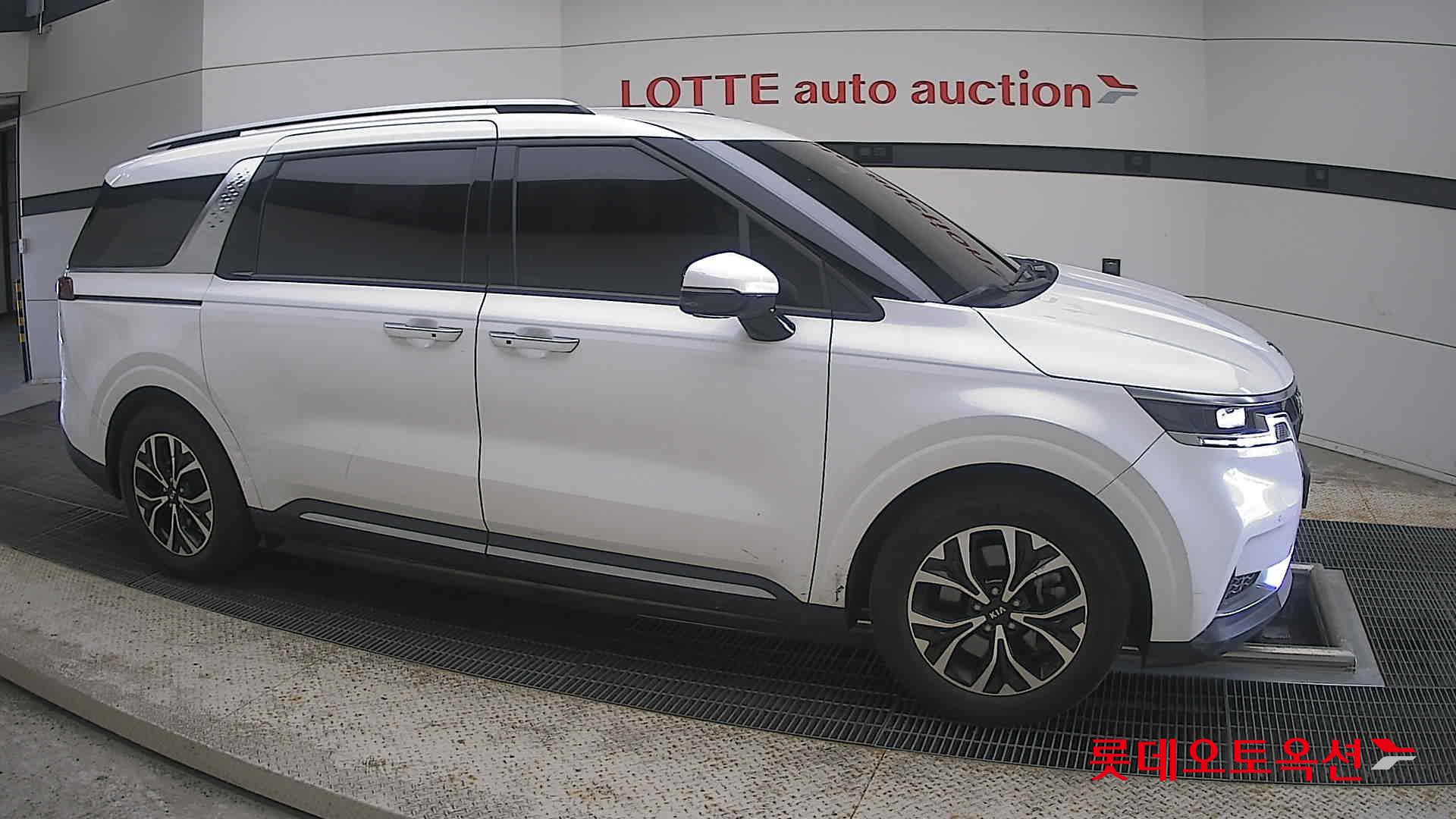 2021 - kia carnival