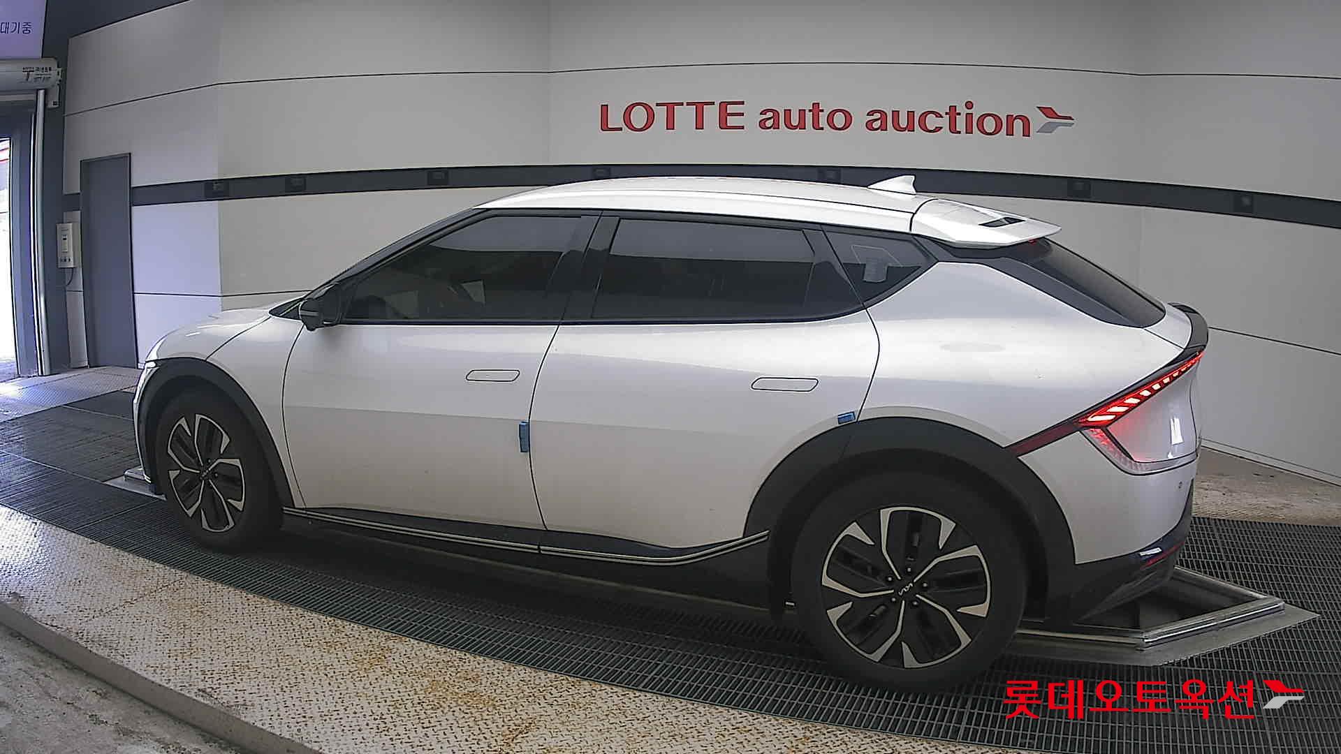 2022 - kia ev6