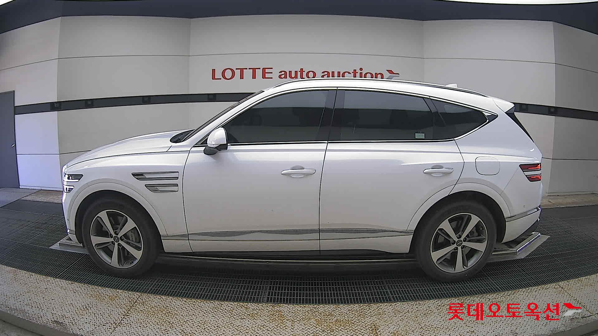 2022 - genesis gv80