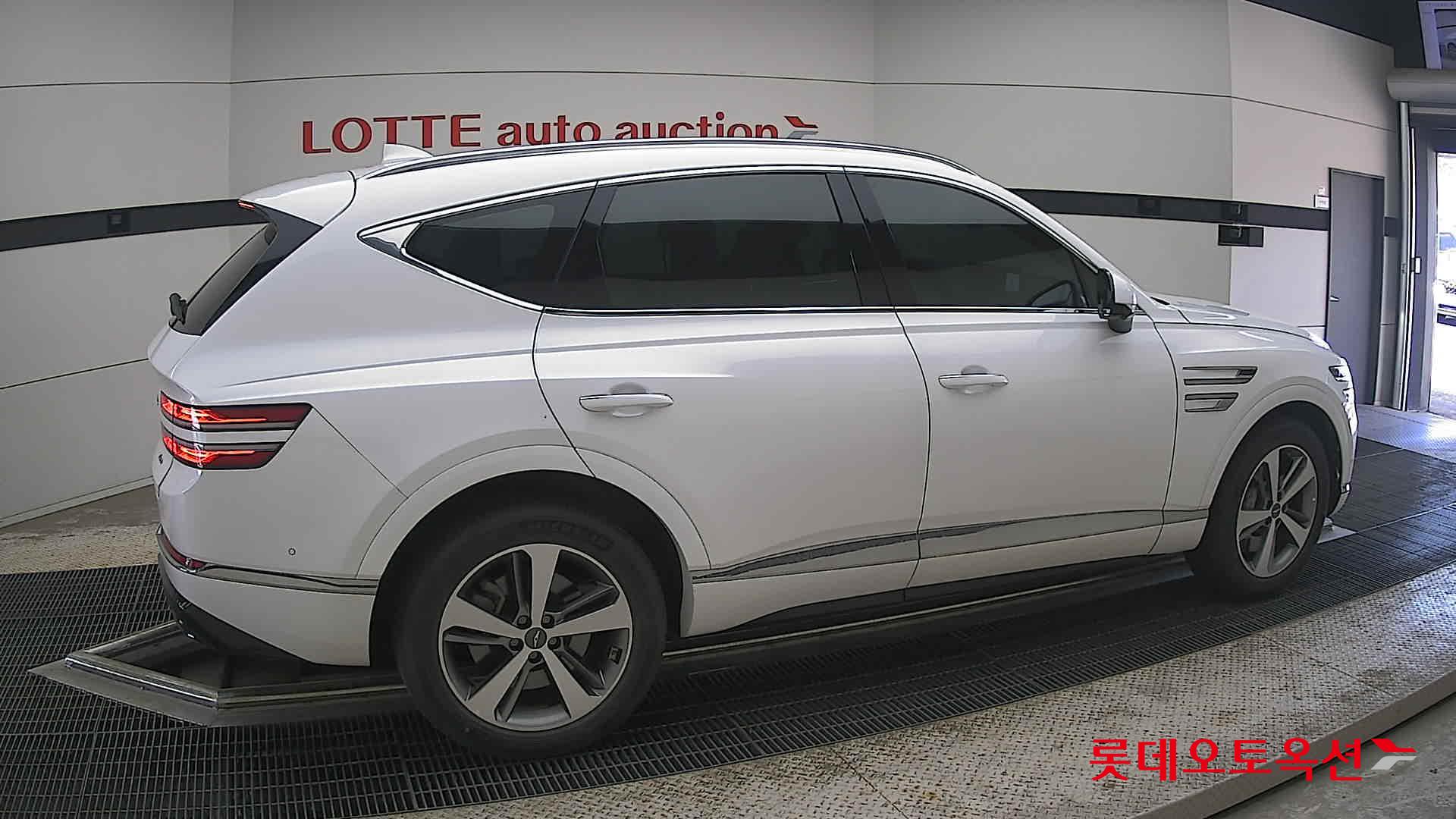 2022 - genesis gv80