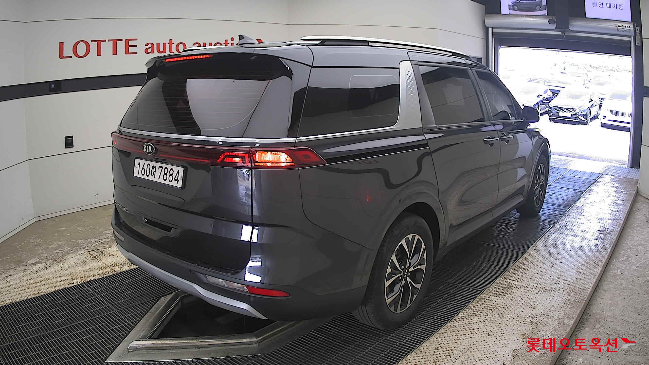 2021 - kia carnival