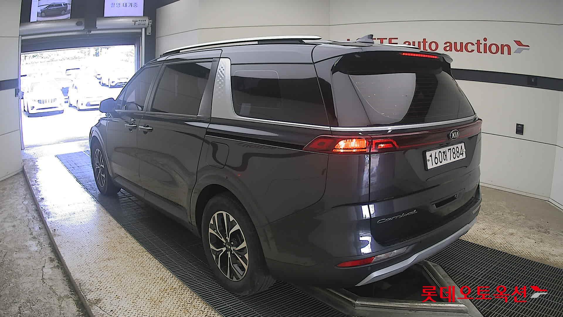 2021 - kia carnival