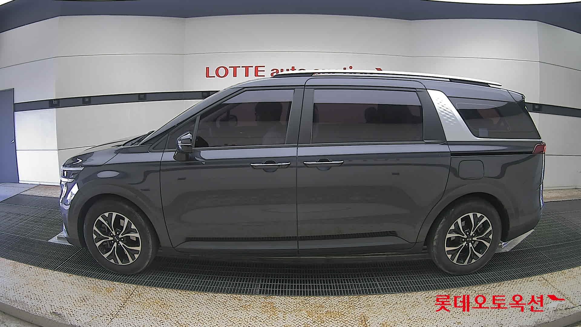 2021 - kia carnival
