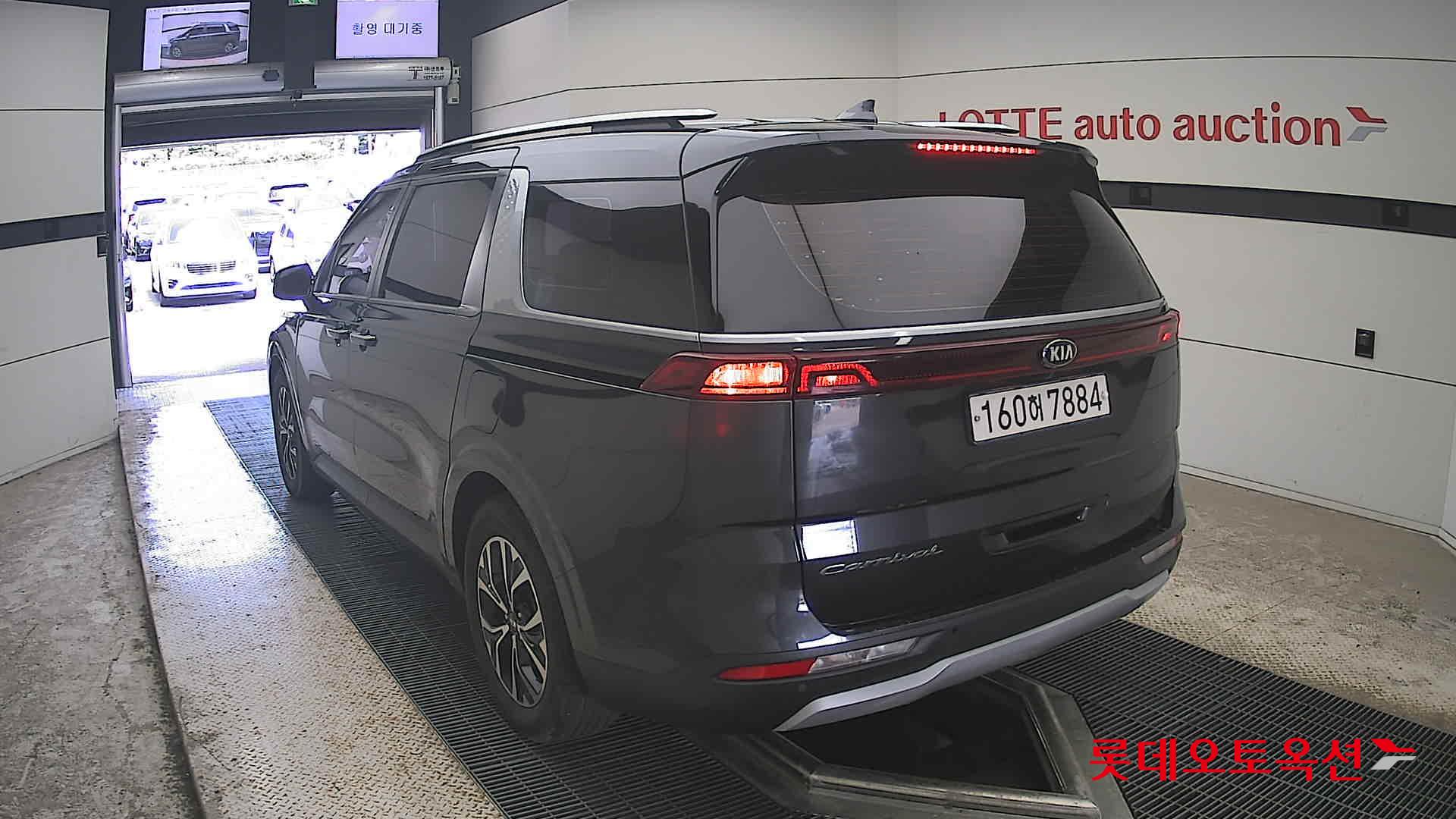 2021 - kia carnival