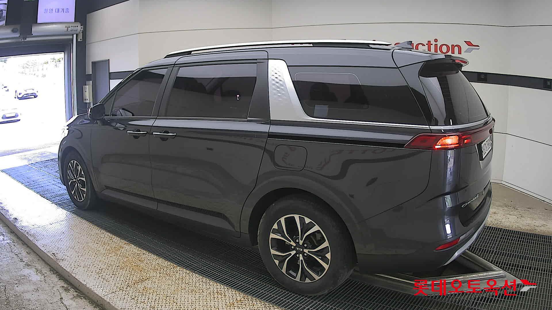 2021 - kia carnival