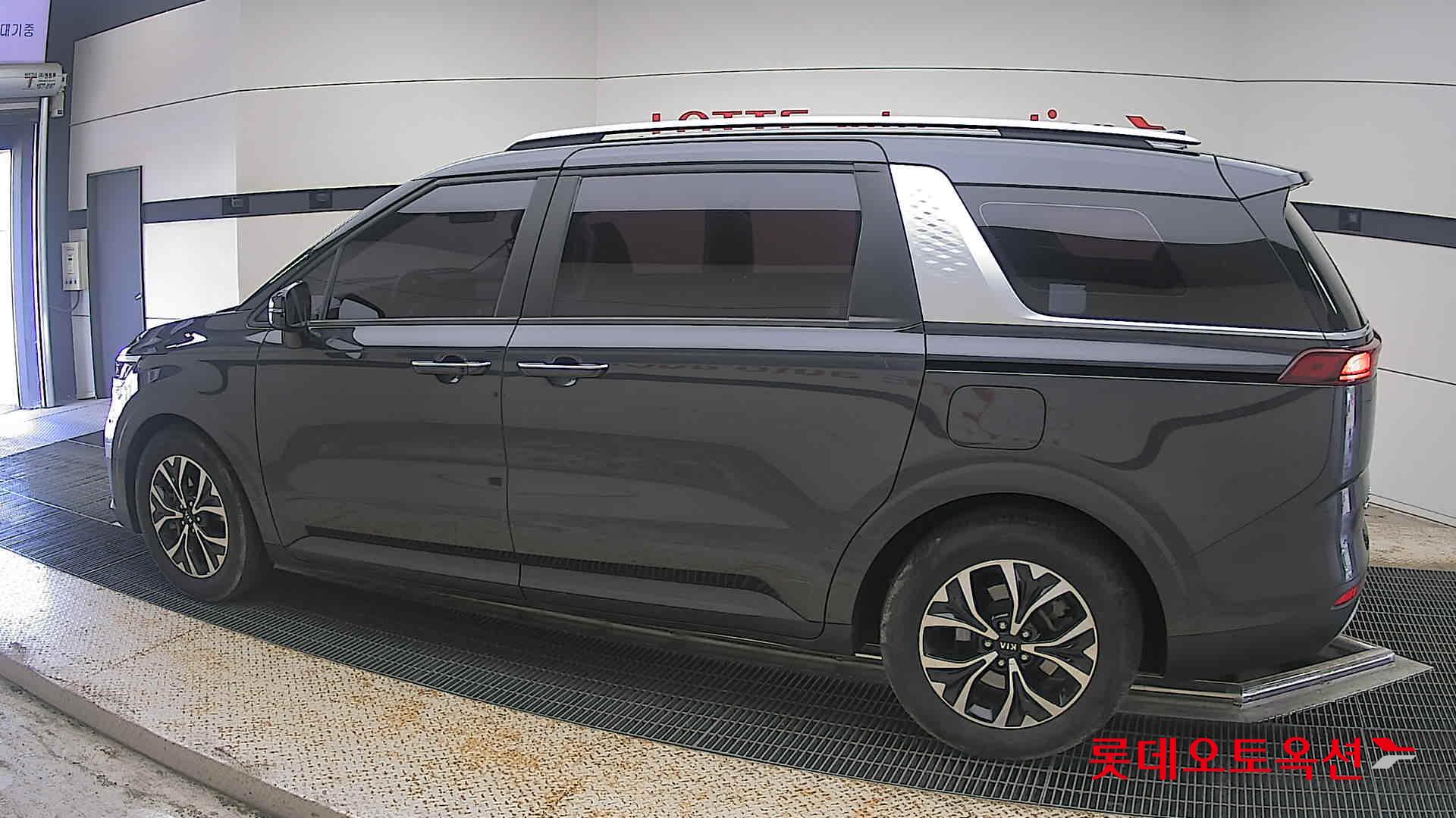 2021 - kia carnival