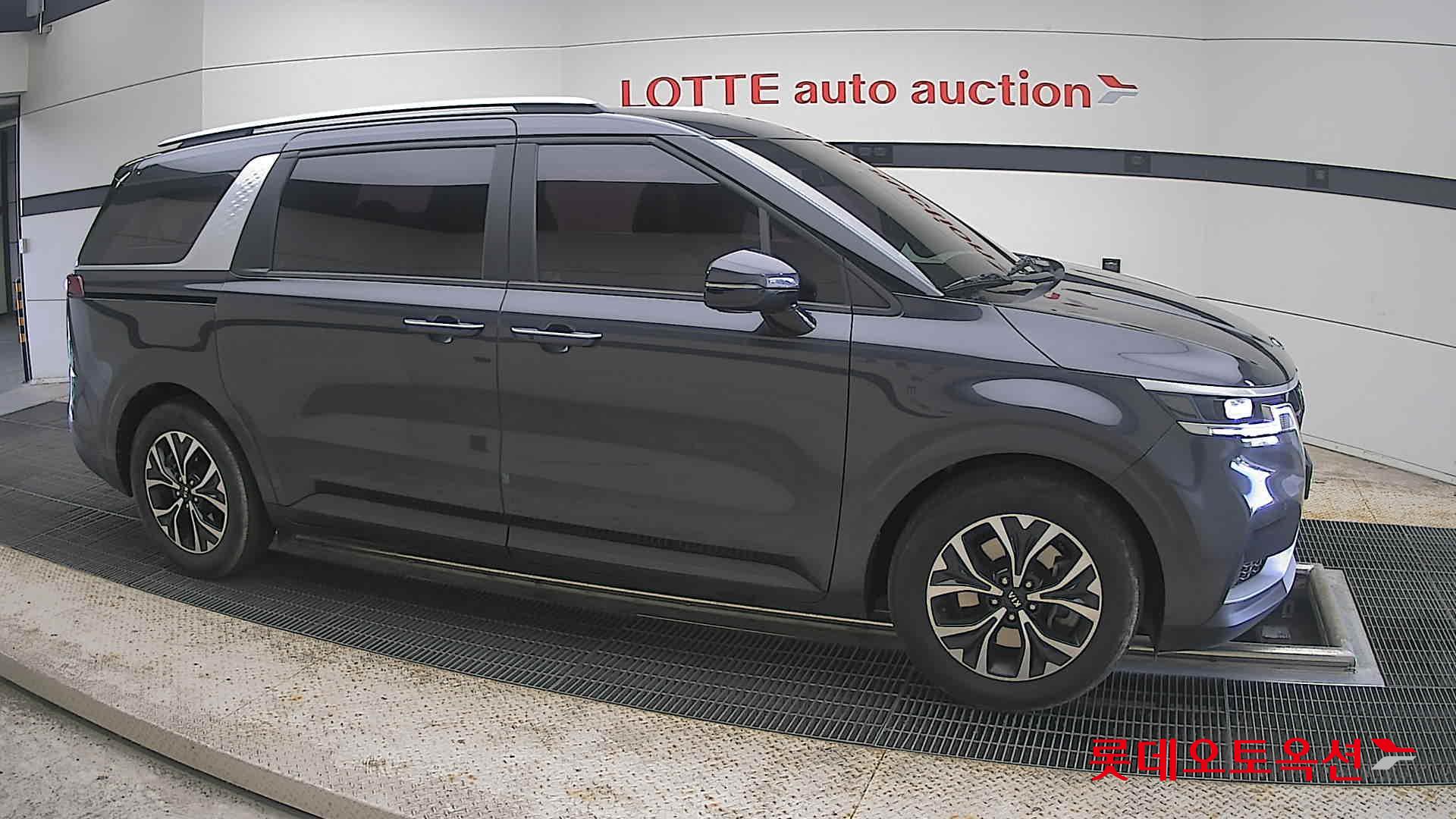 2021 - kia carnival