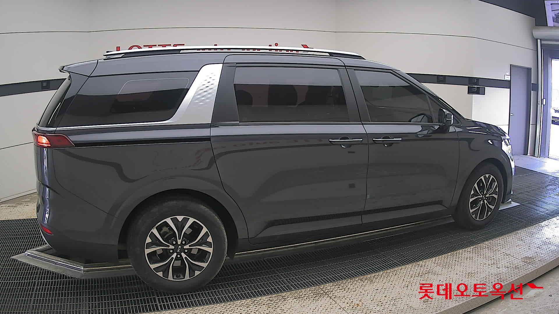 2021 - kia carnival