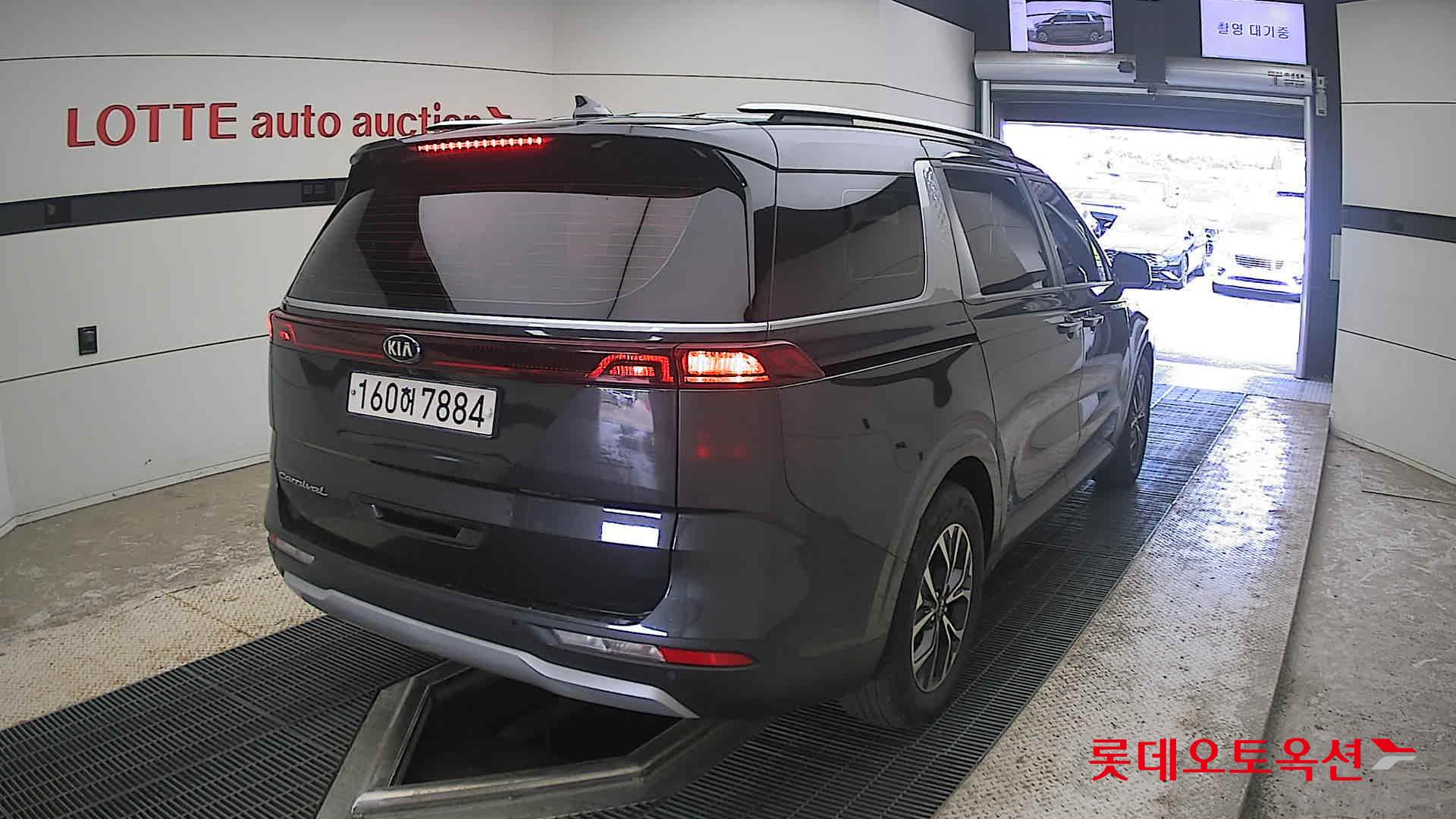 2021 - kia carnival
