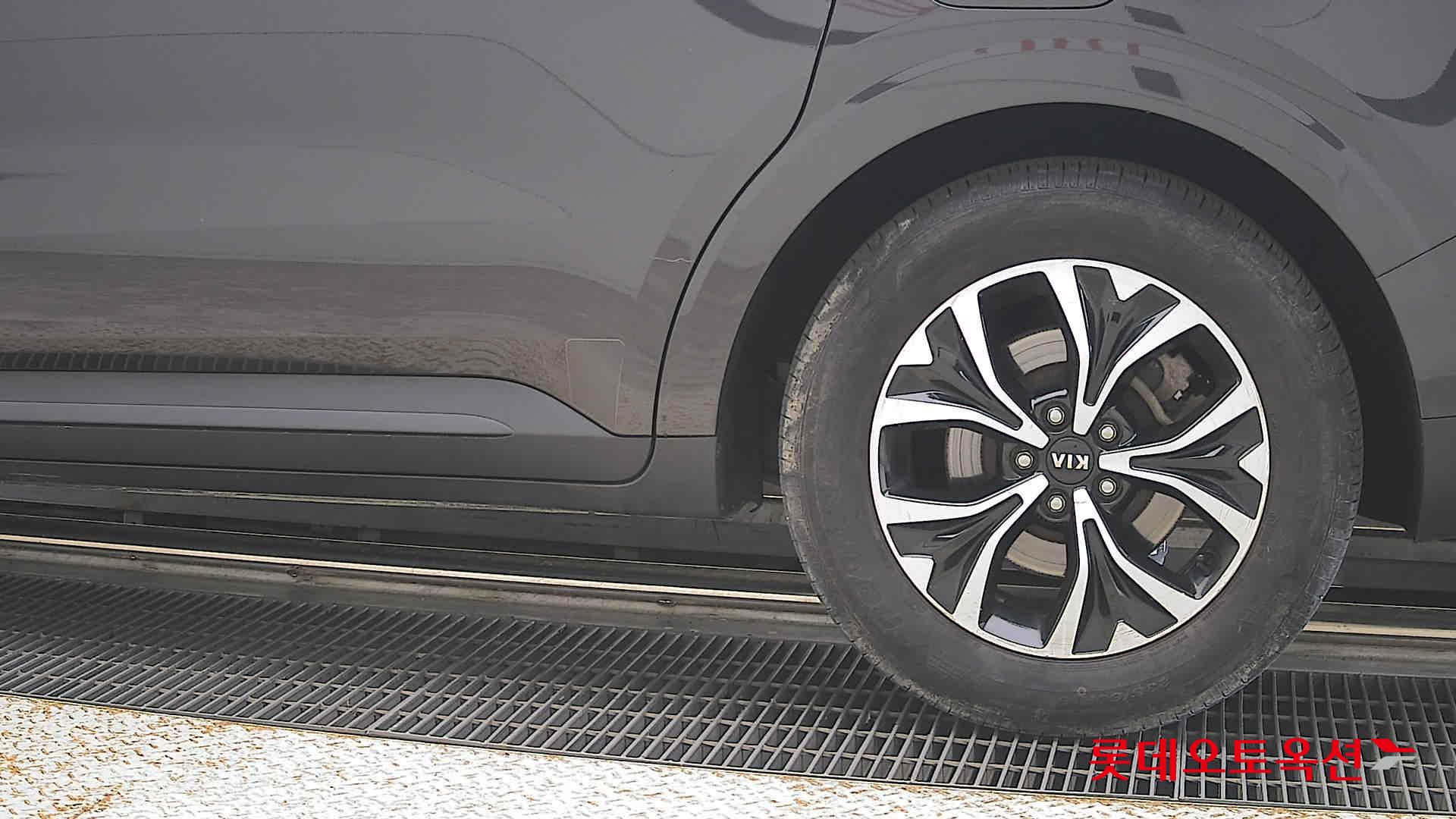 2021 - kia carnival