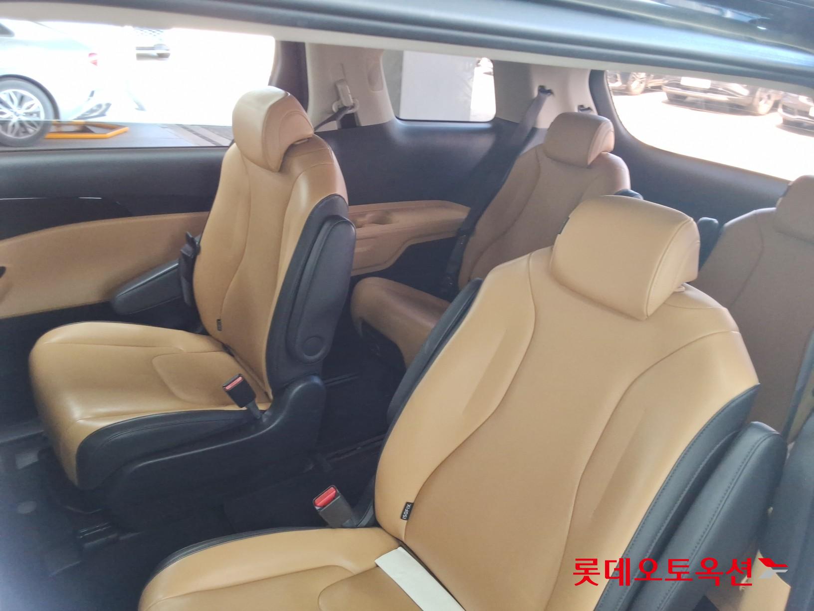 2021 - kia carnival