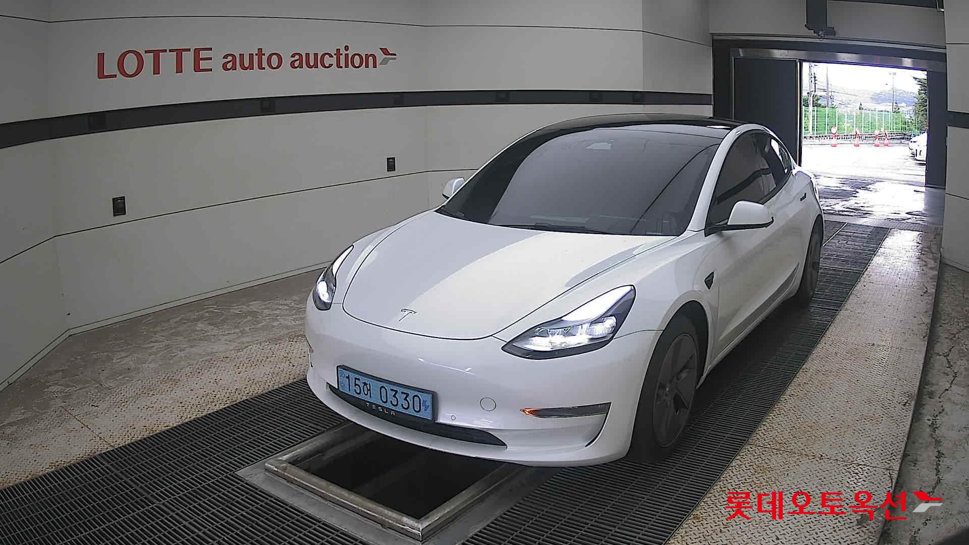2022 - tesla model 3