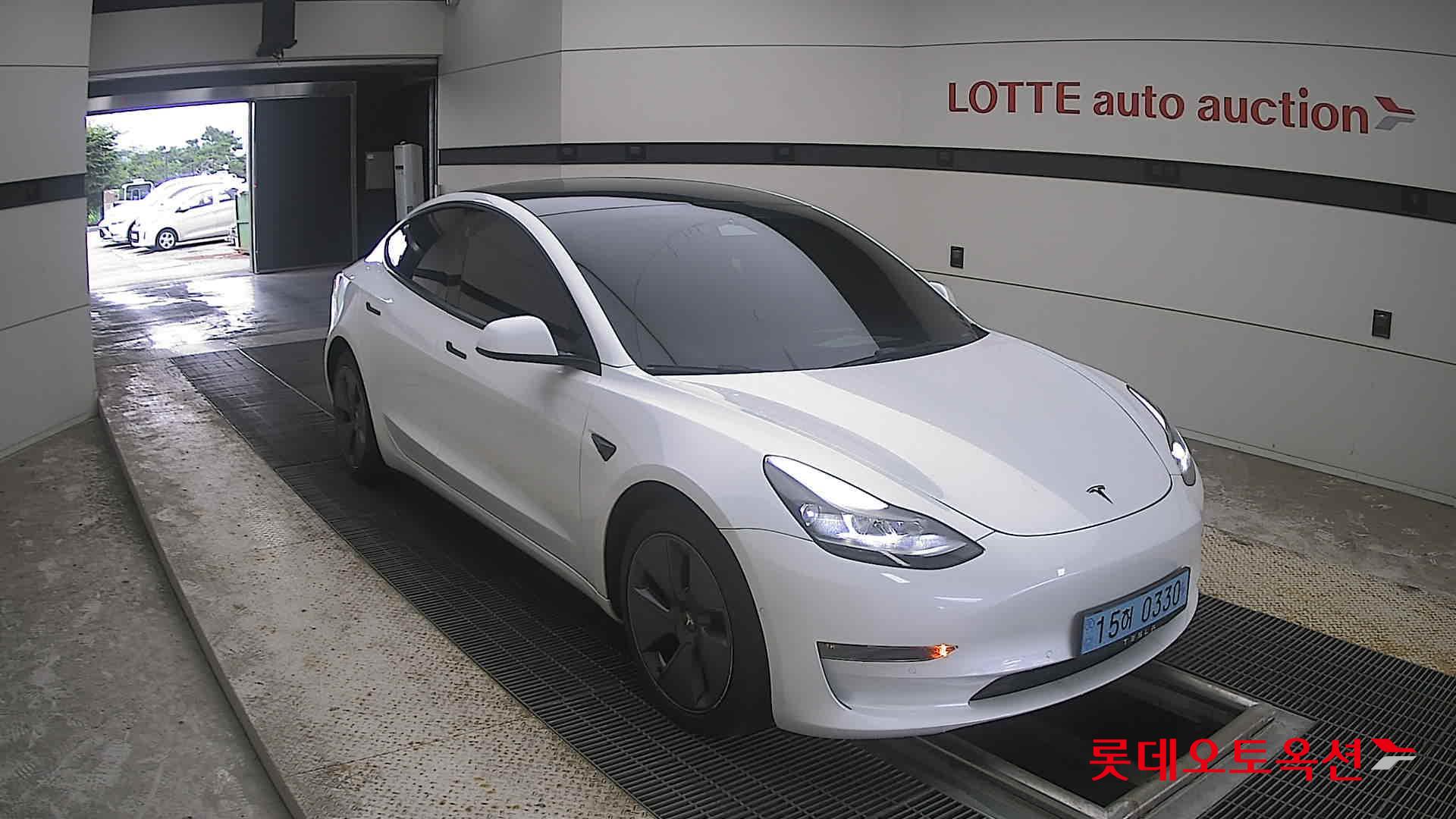 2022 - tesla model 3