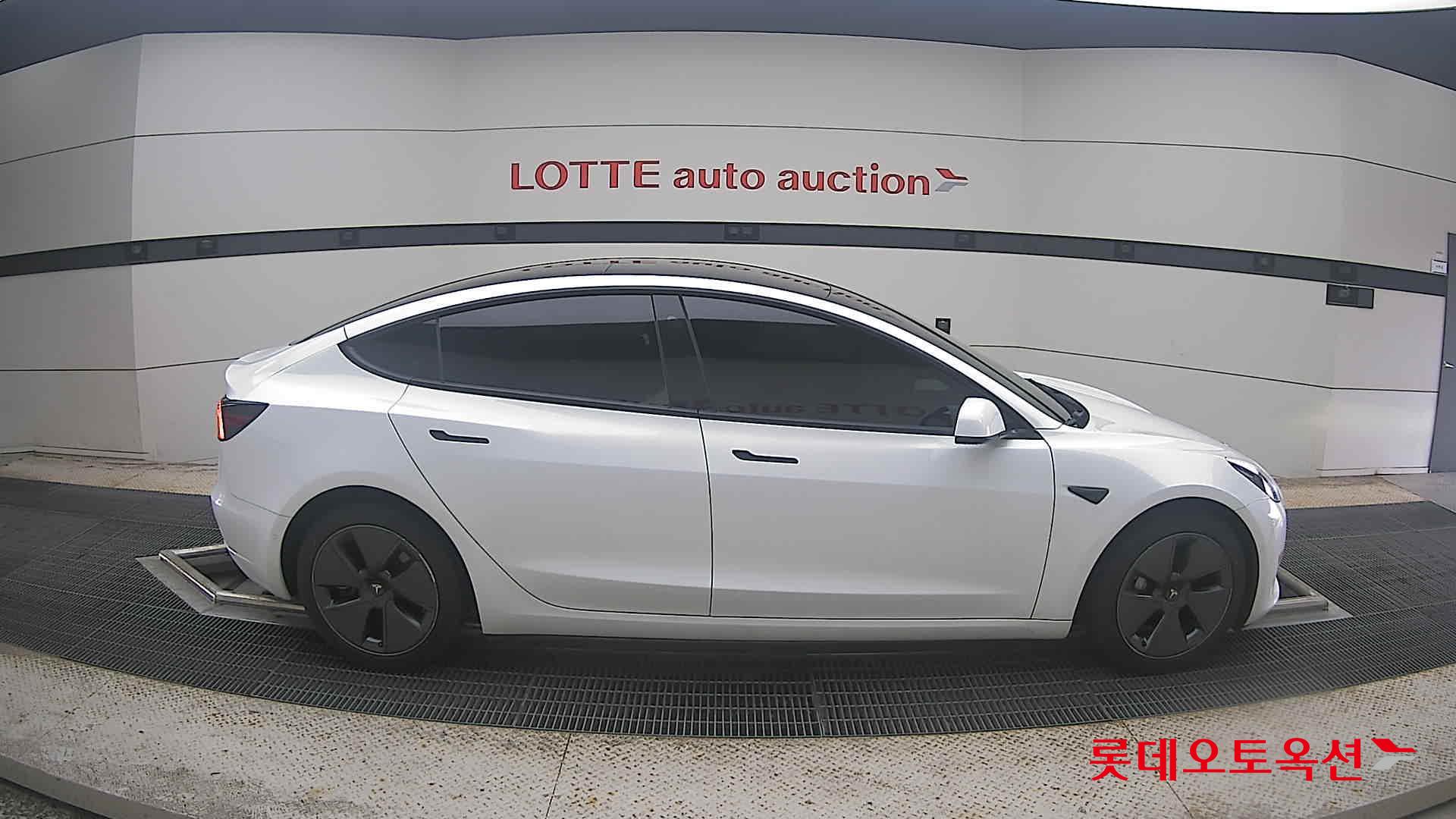 2022 - tesla model 3