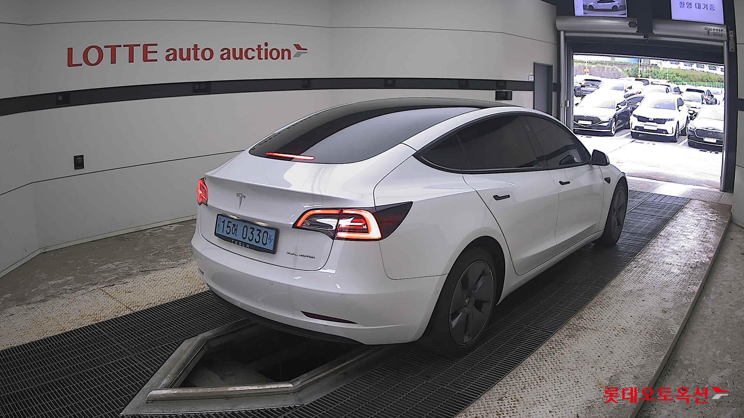 2022 - tesla model 3
