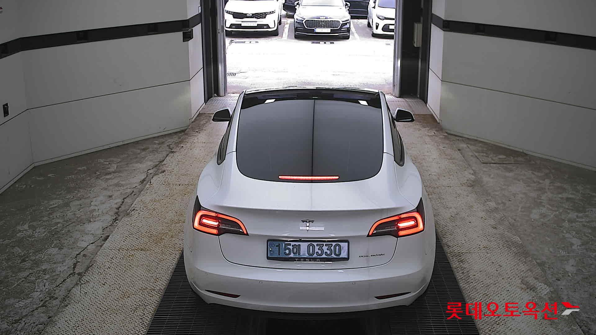 2022 - tesla model 3