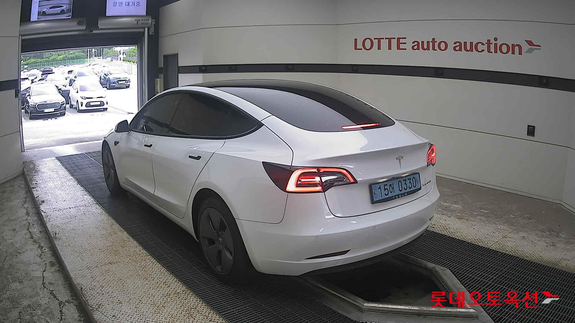 2022 - tesla model 3