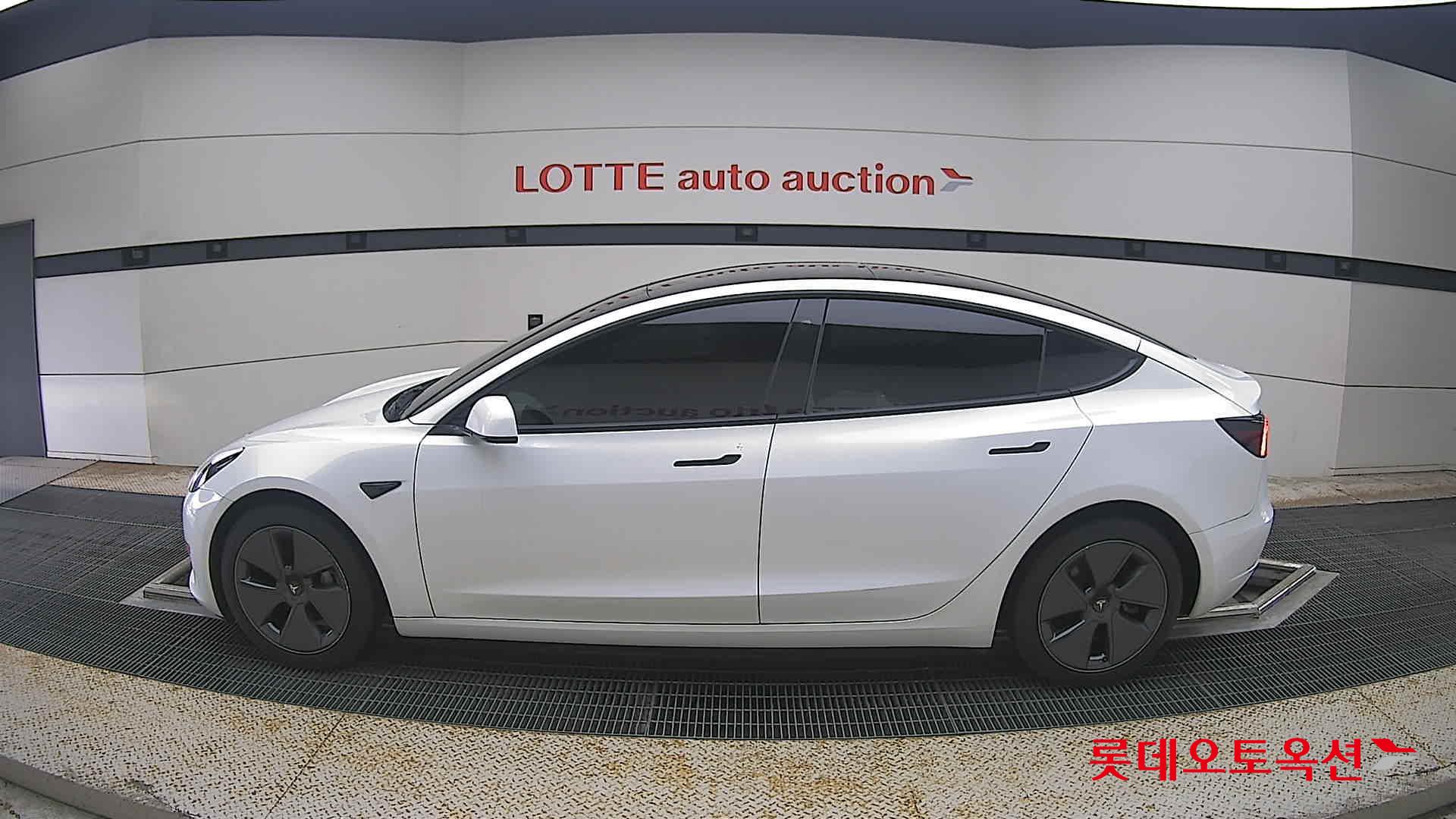 2022 - tesla model 3