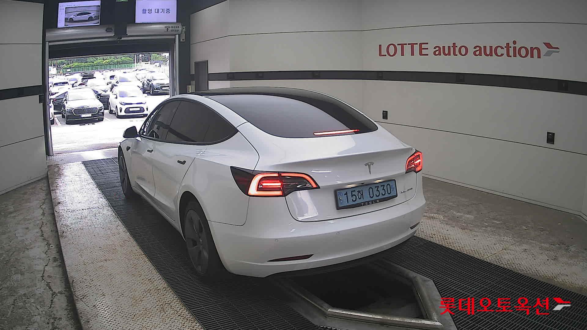 2022 - tesla model 3