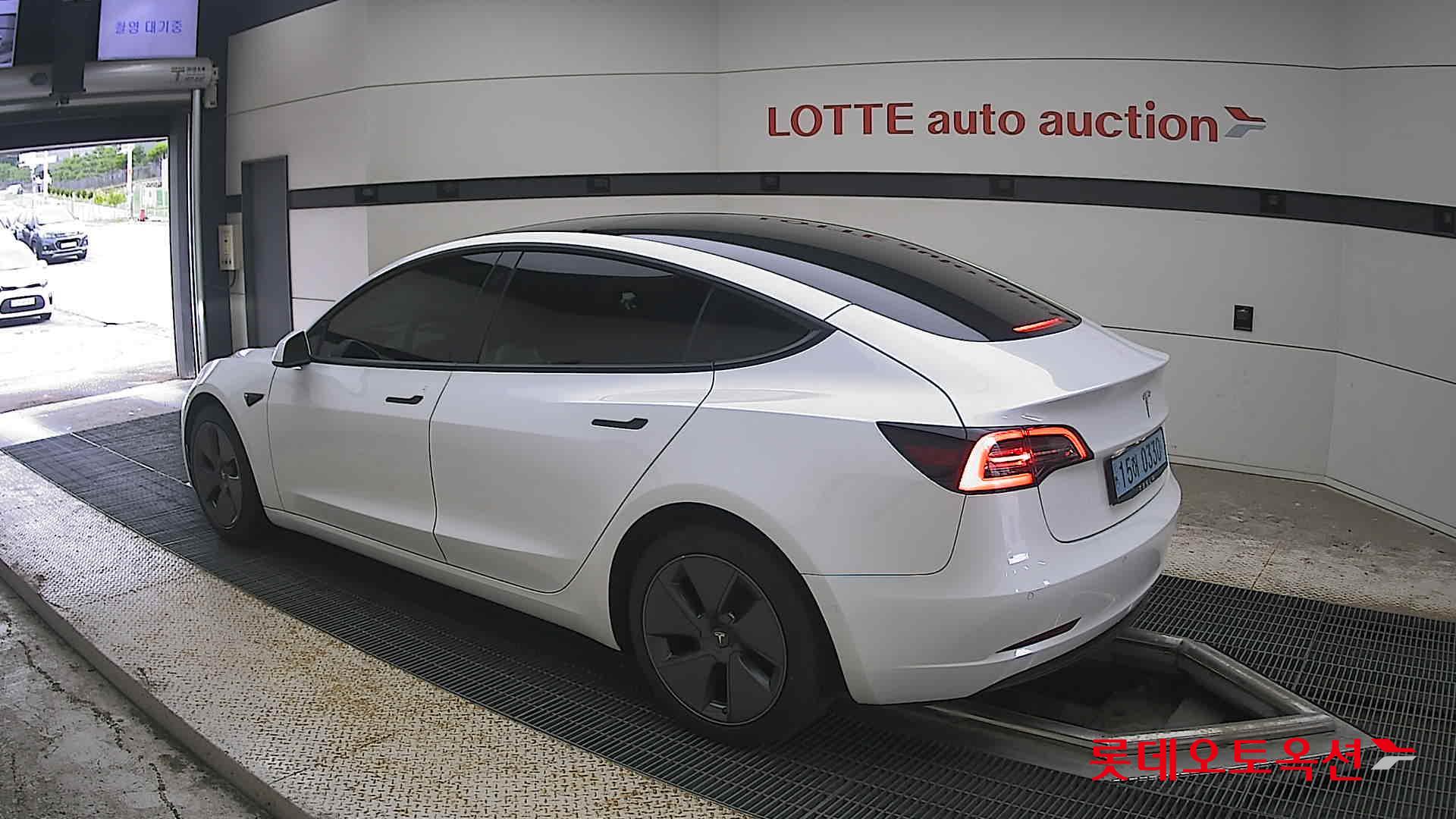2022 - tesla model 3