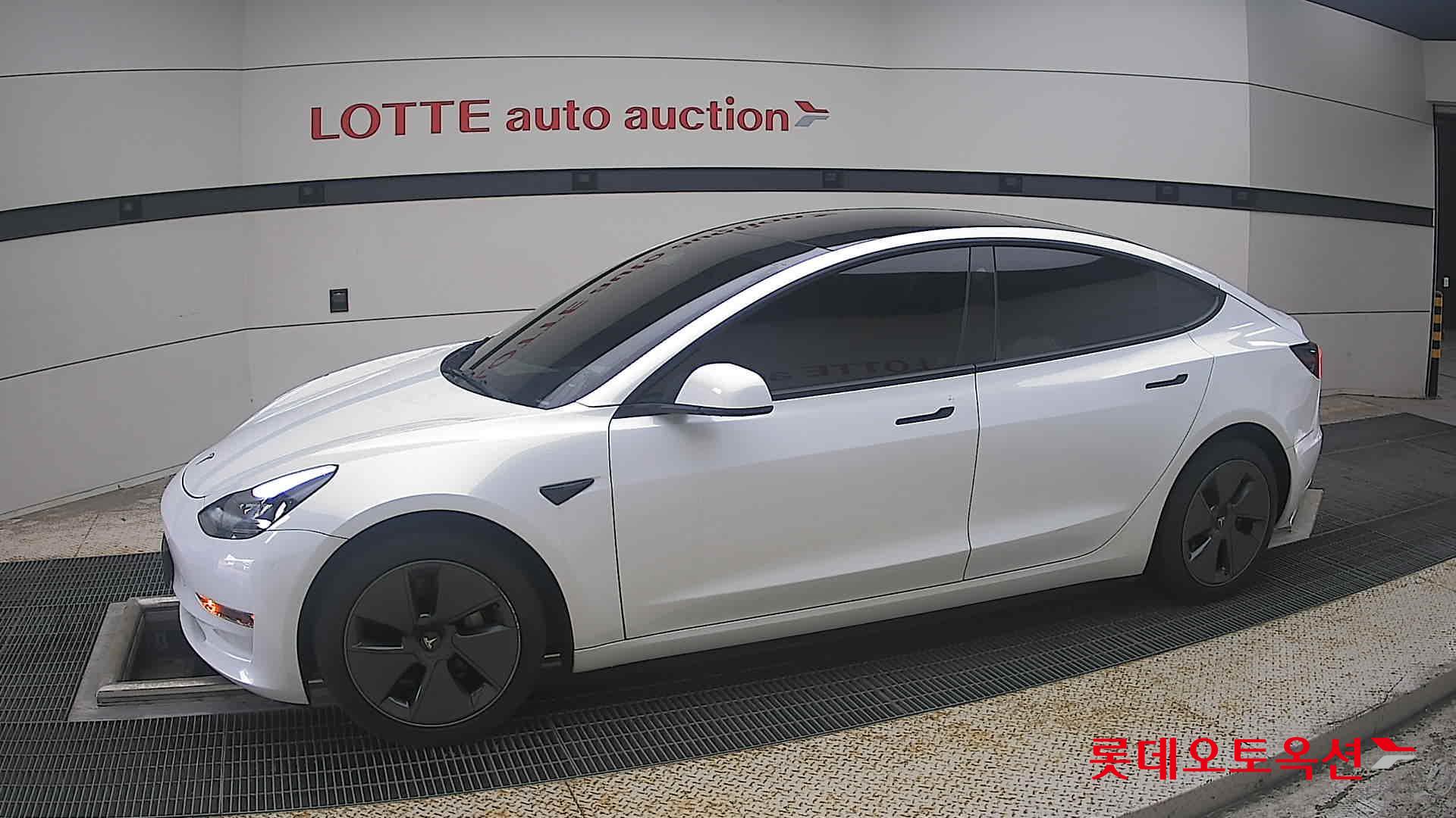 2022 - tesla model 3