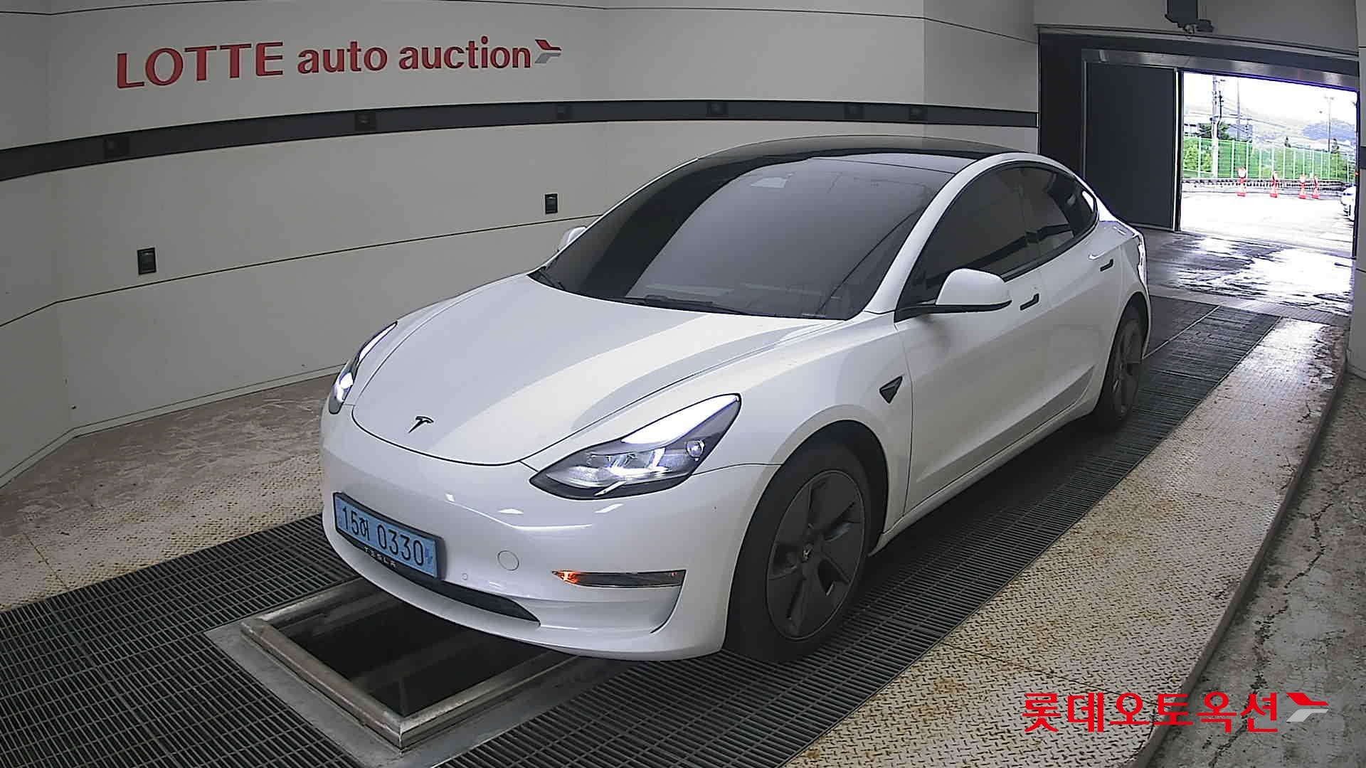 2022 - tesla model 3
