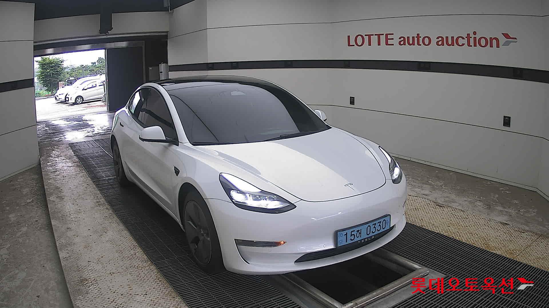 2022 - tesla model 3