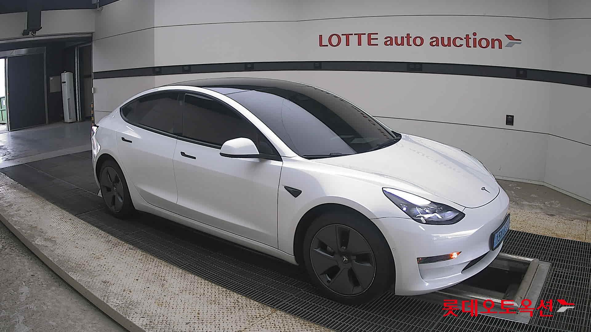 2022 - tesla model 3
